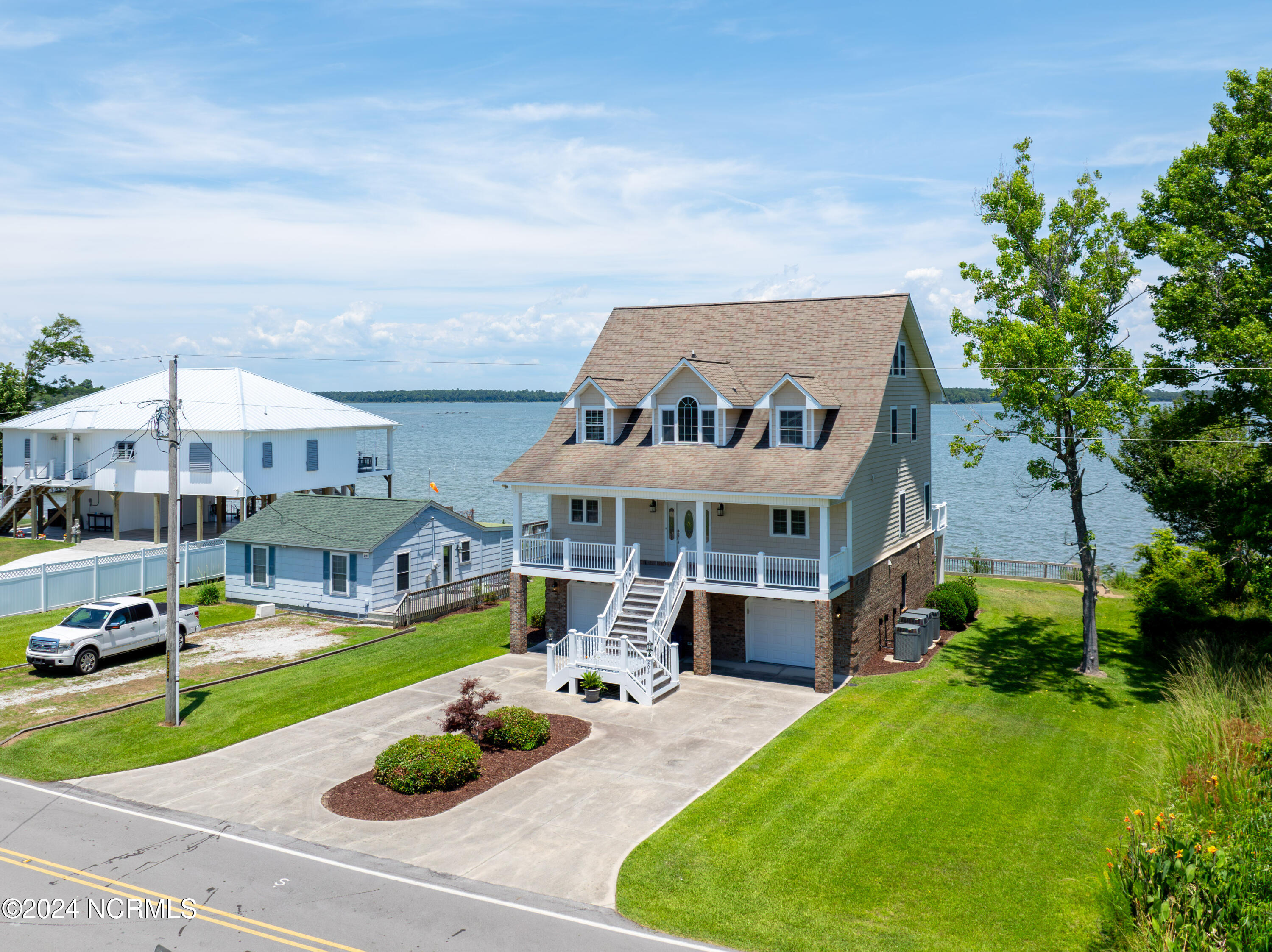 203 Riverside Drive Property Photo 3