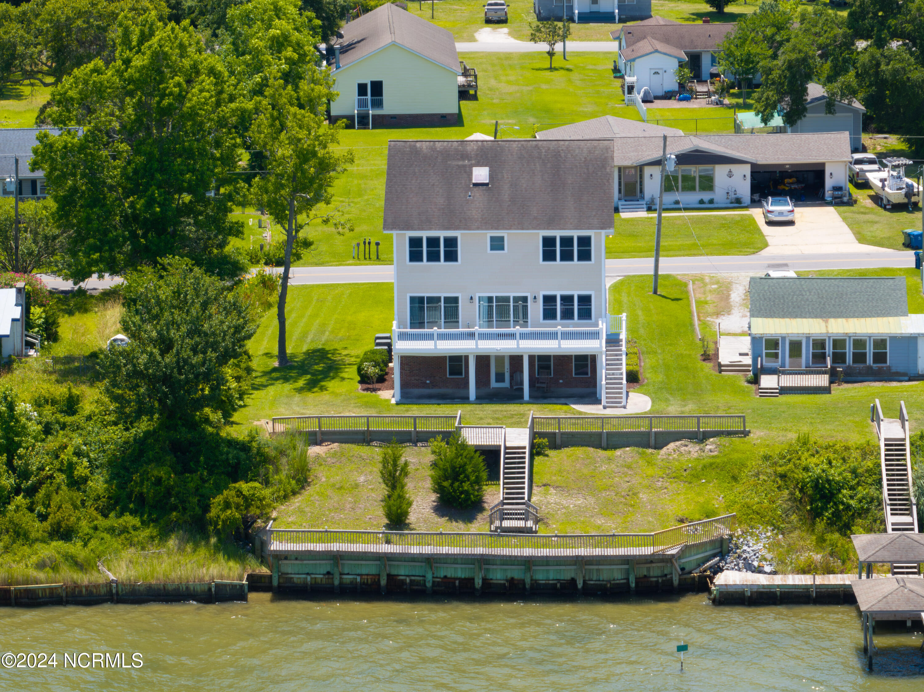 203 Riverside Drive Property Photo 8