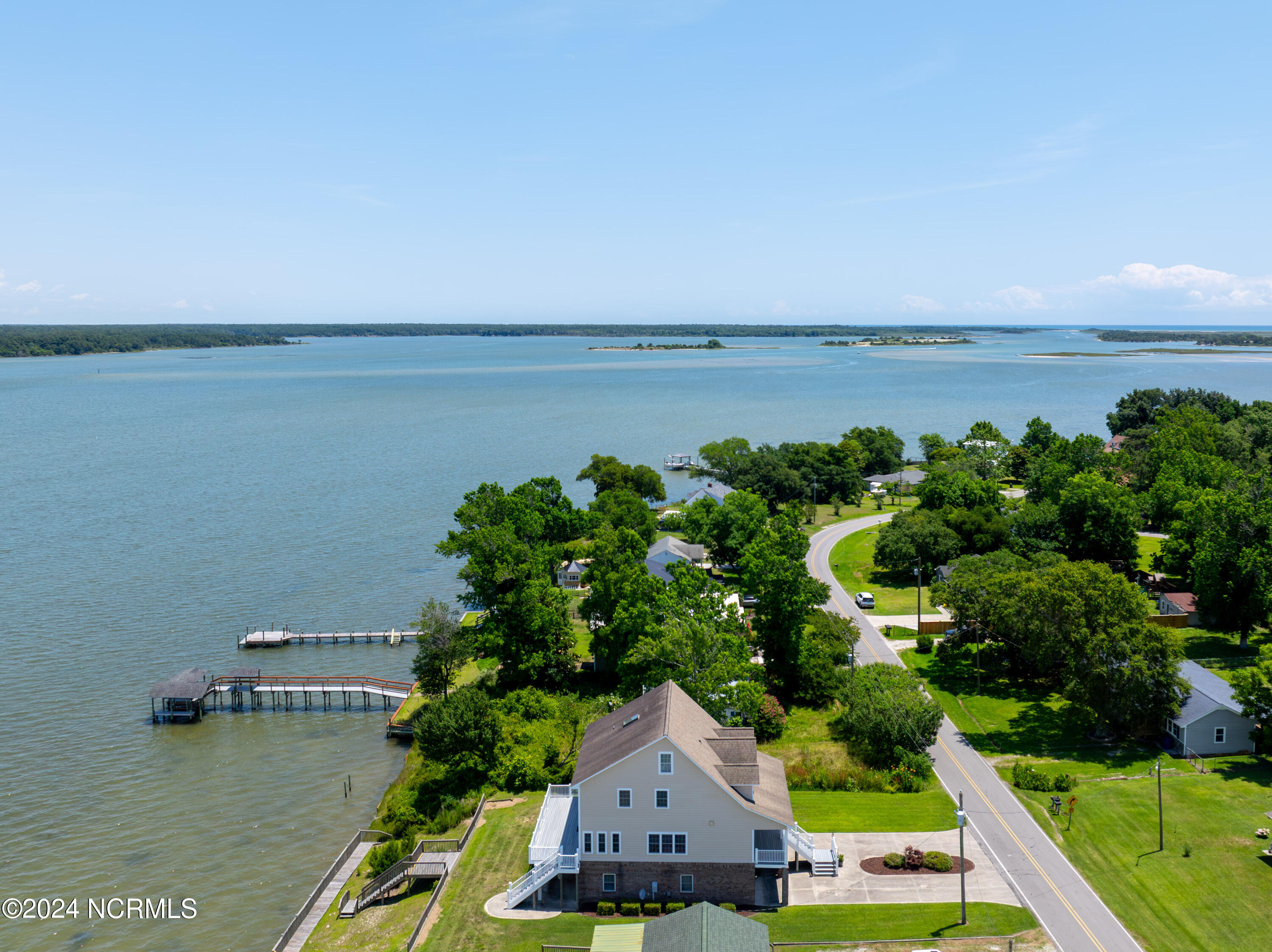 203 Riverside Drive Property Photo 9