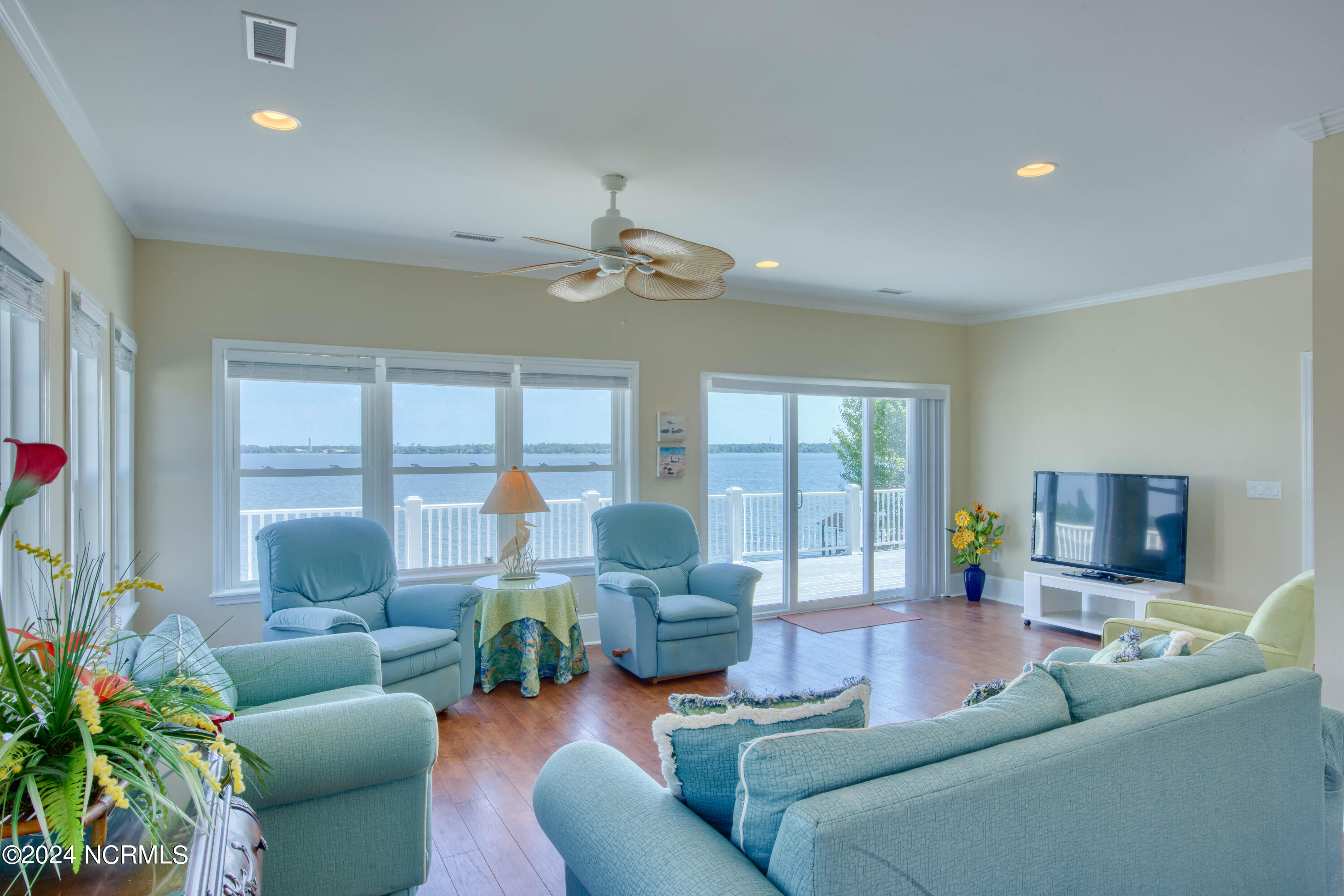 203 Riverside Drive Property Photo 15