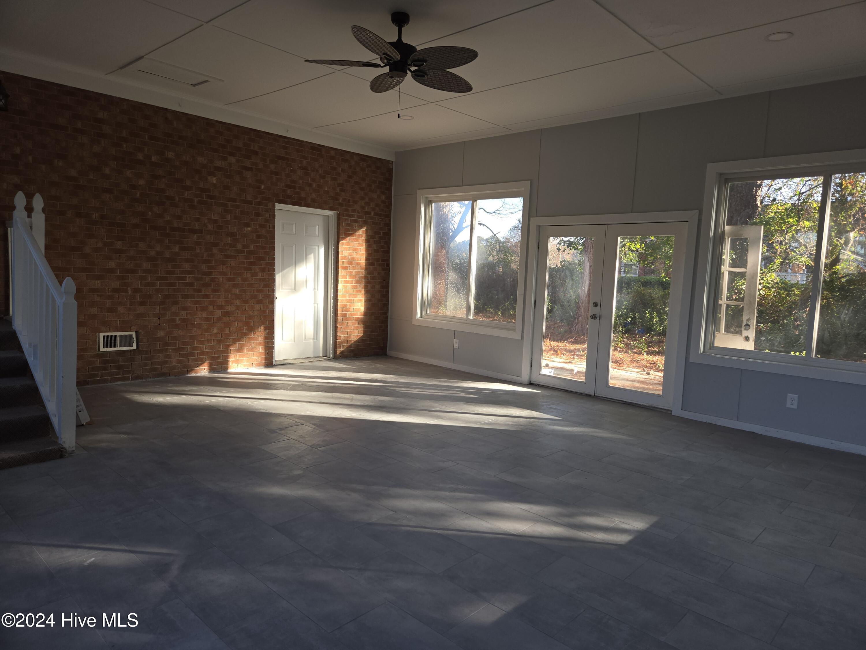 710 W Wards Bridge Road Property Photo 2
