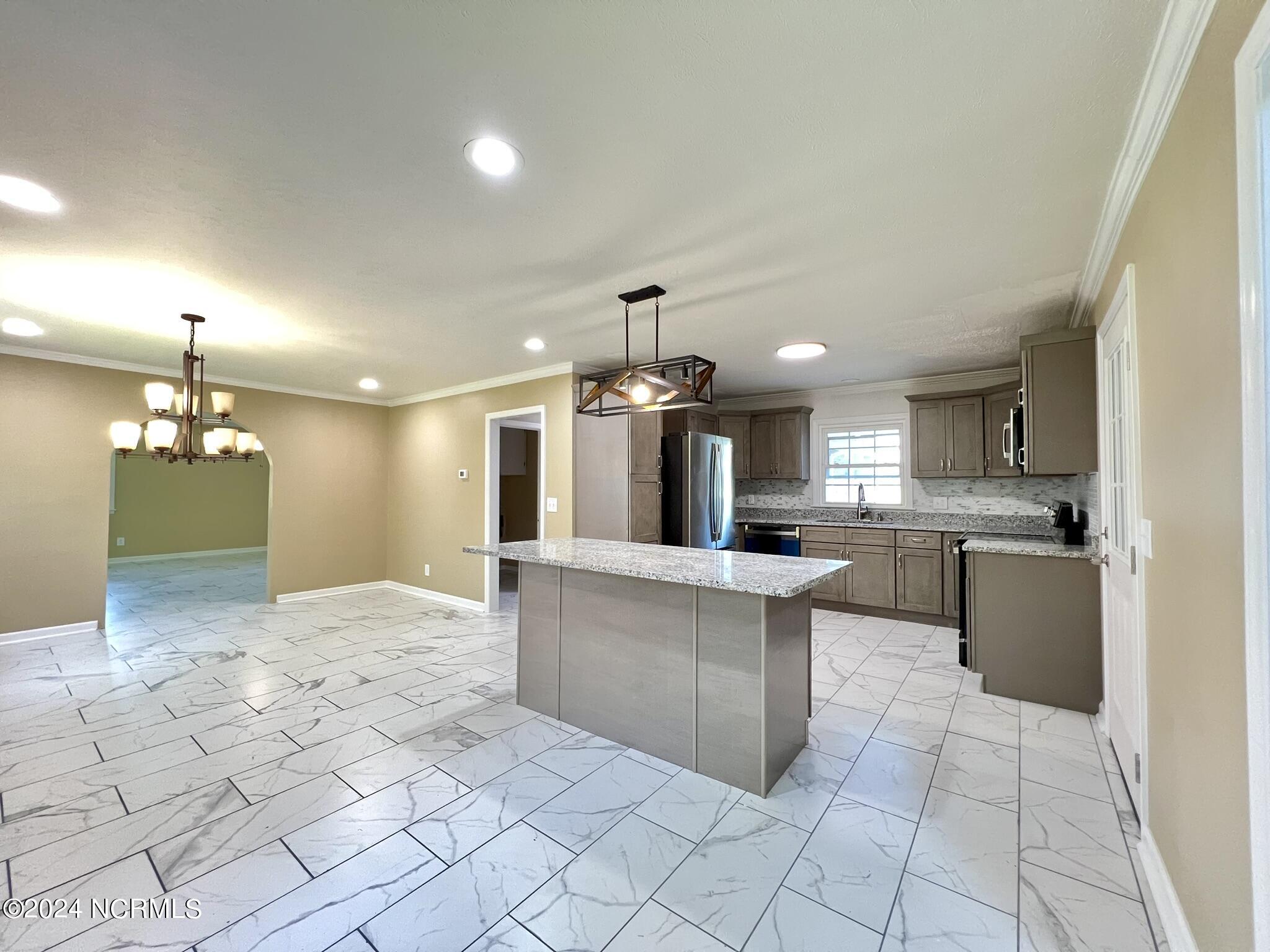 710 W Wards Bridge Road Property Photo 4
