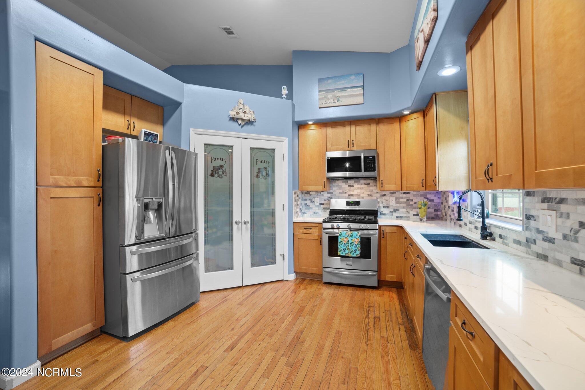 40 Beach Road Property Photo 37