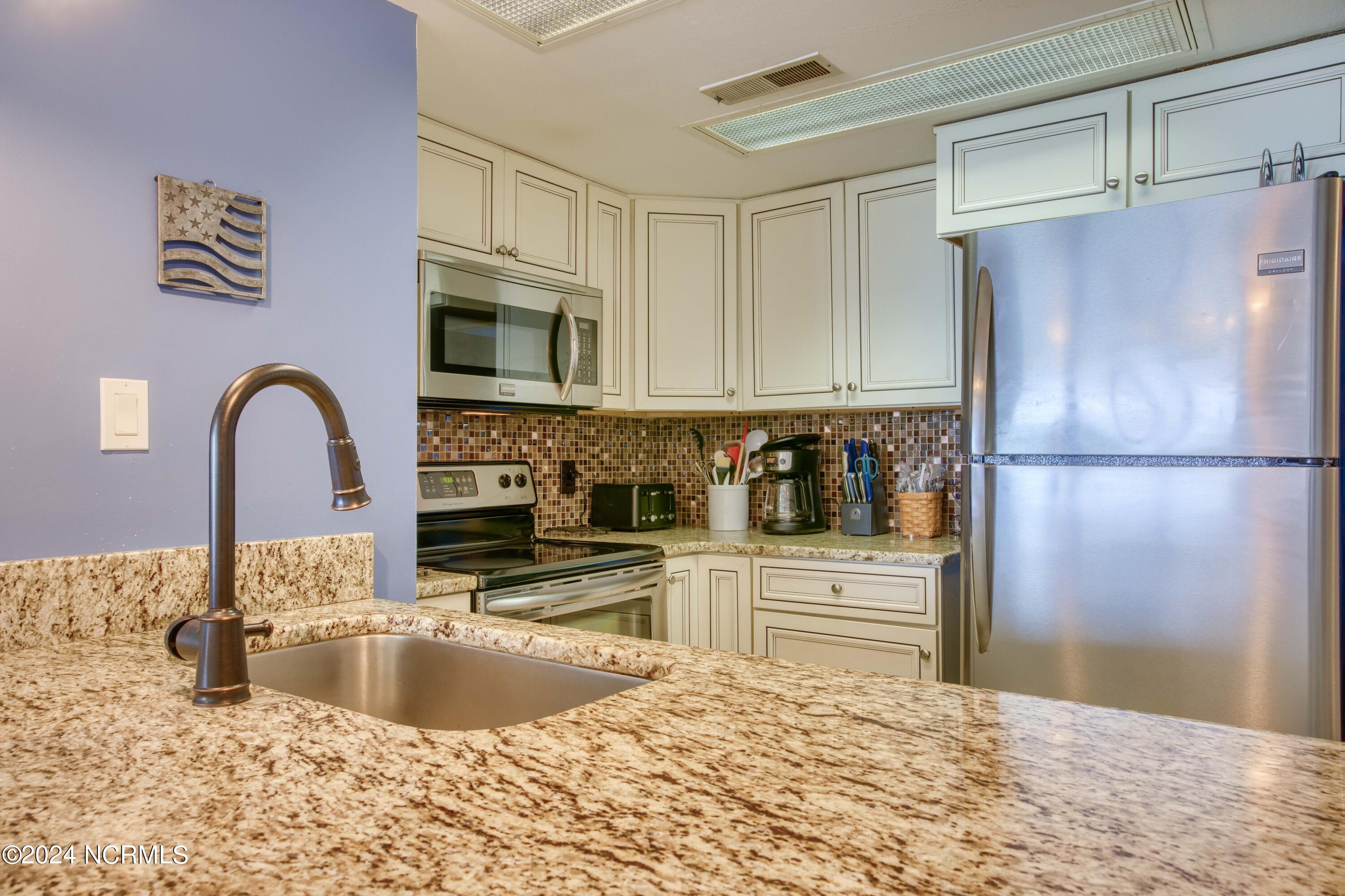 2000 New River Inlet Road Unit 1407 Property Photo 14