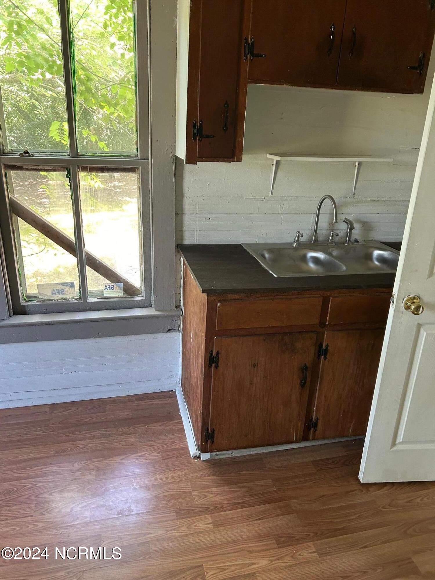 211 Cedar Street Property Photo 4