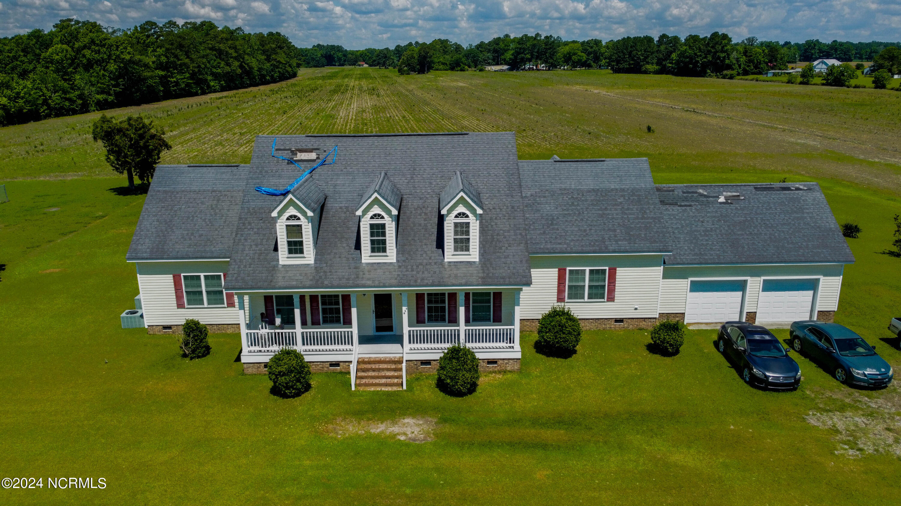 550 W Mill Pond Road Property Photo 2