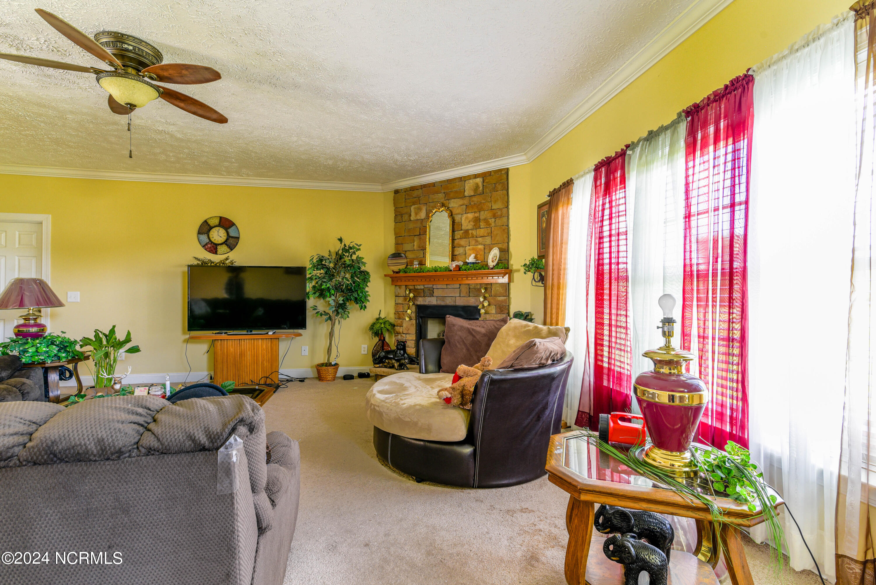 550 W Mill Pond Road Property Photo 7