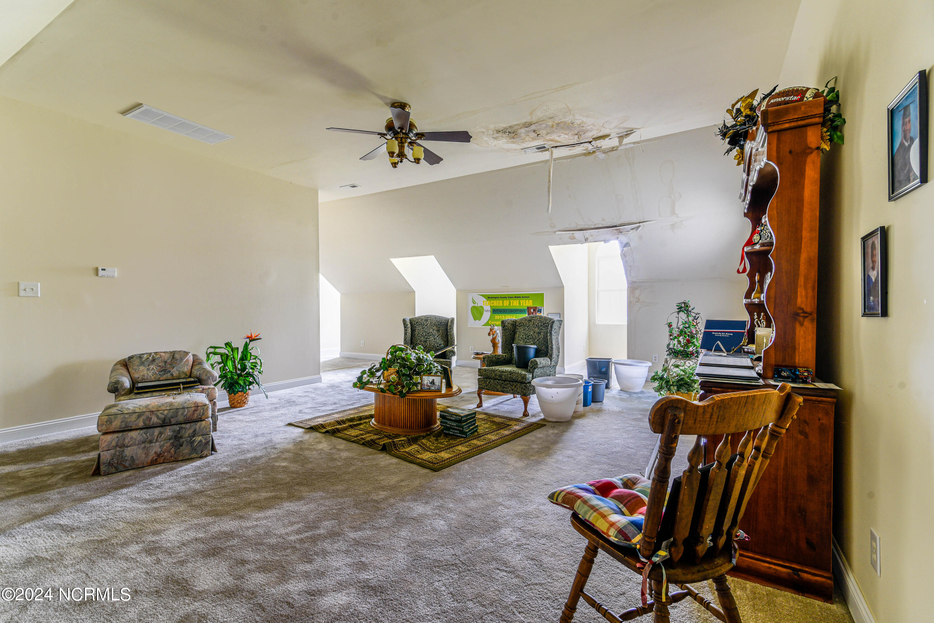 550 W Mill Pond Road Property Photo 9