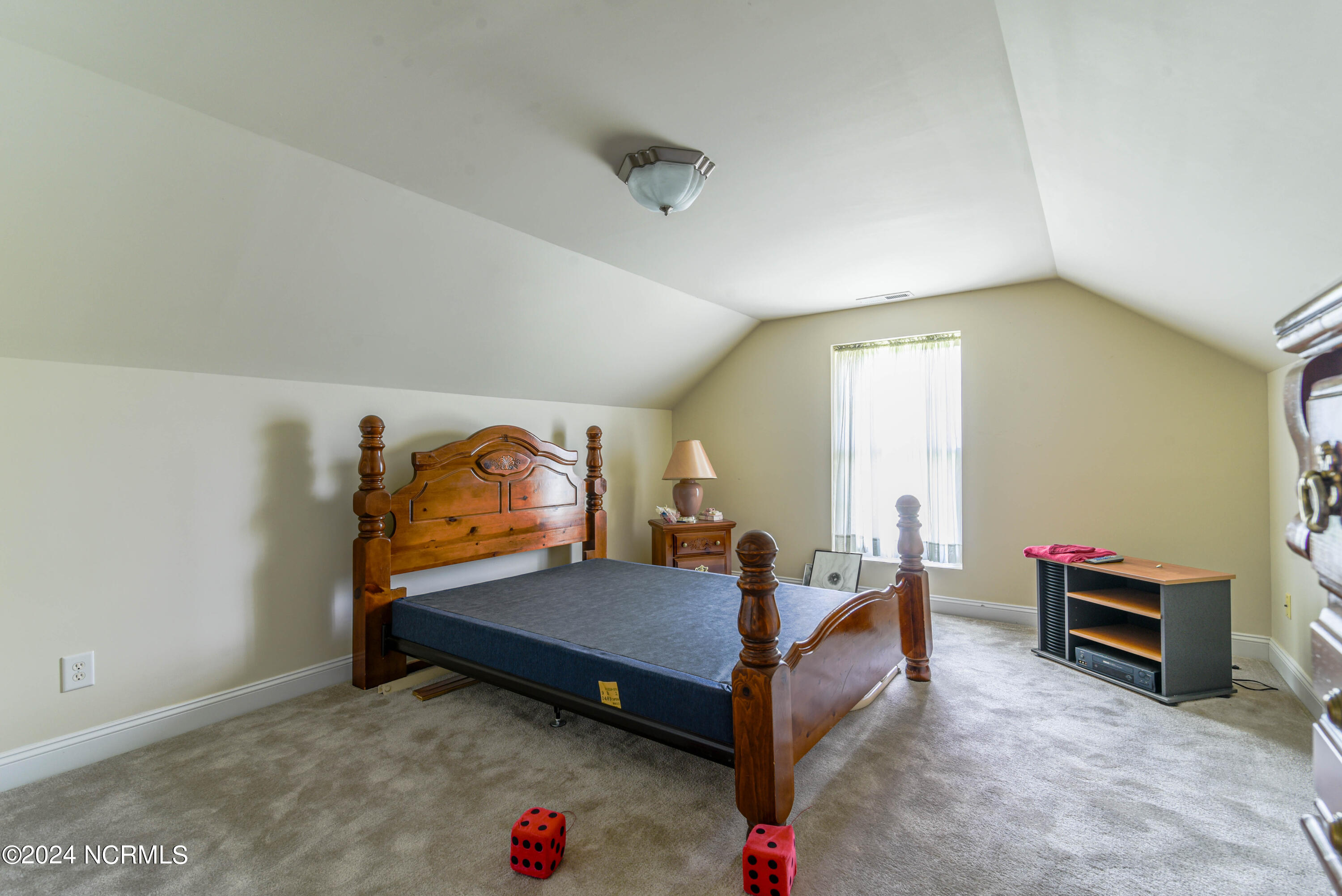 550 W Mill Pond Road Property Photo 10