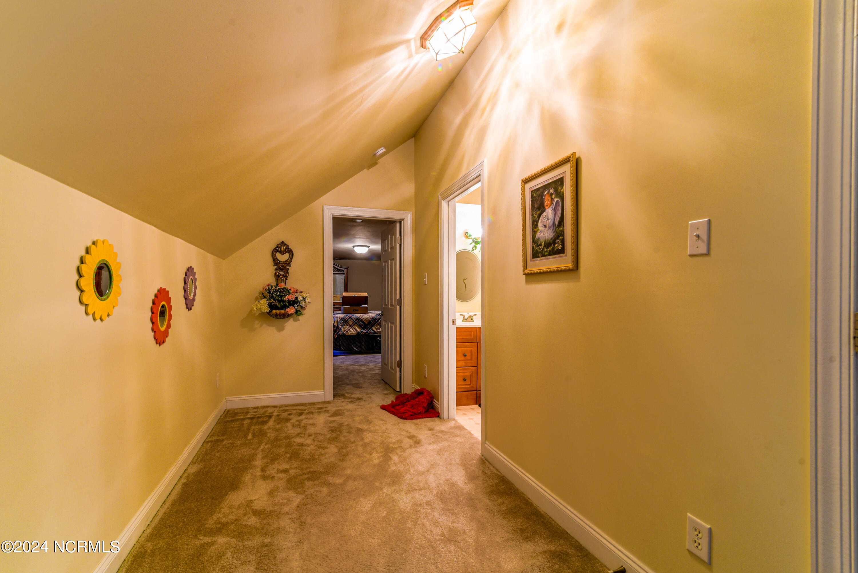 550 W Mill Pond Road Property Photo 12