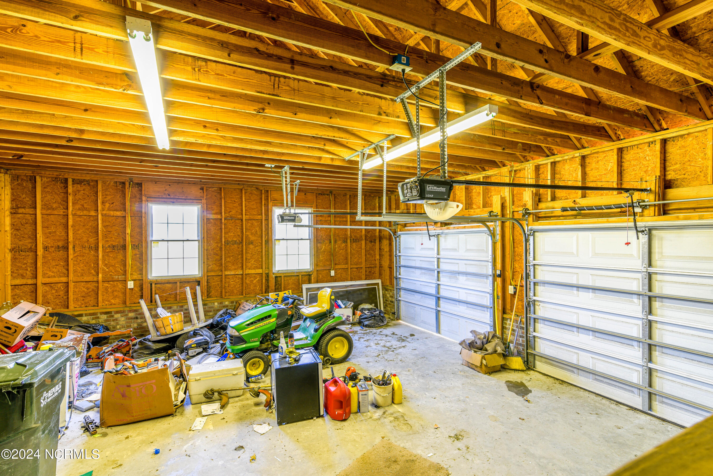 550 W Mill Pond Road Property Photo 15