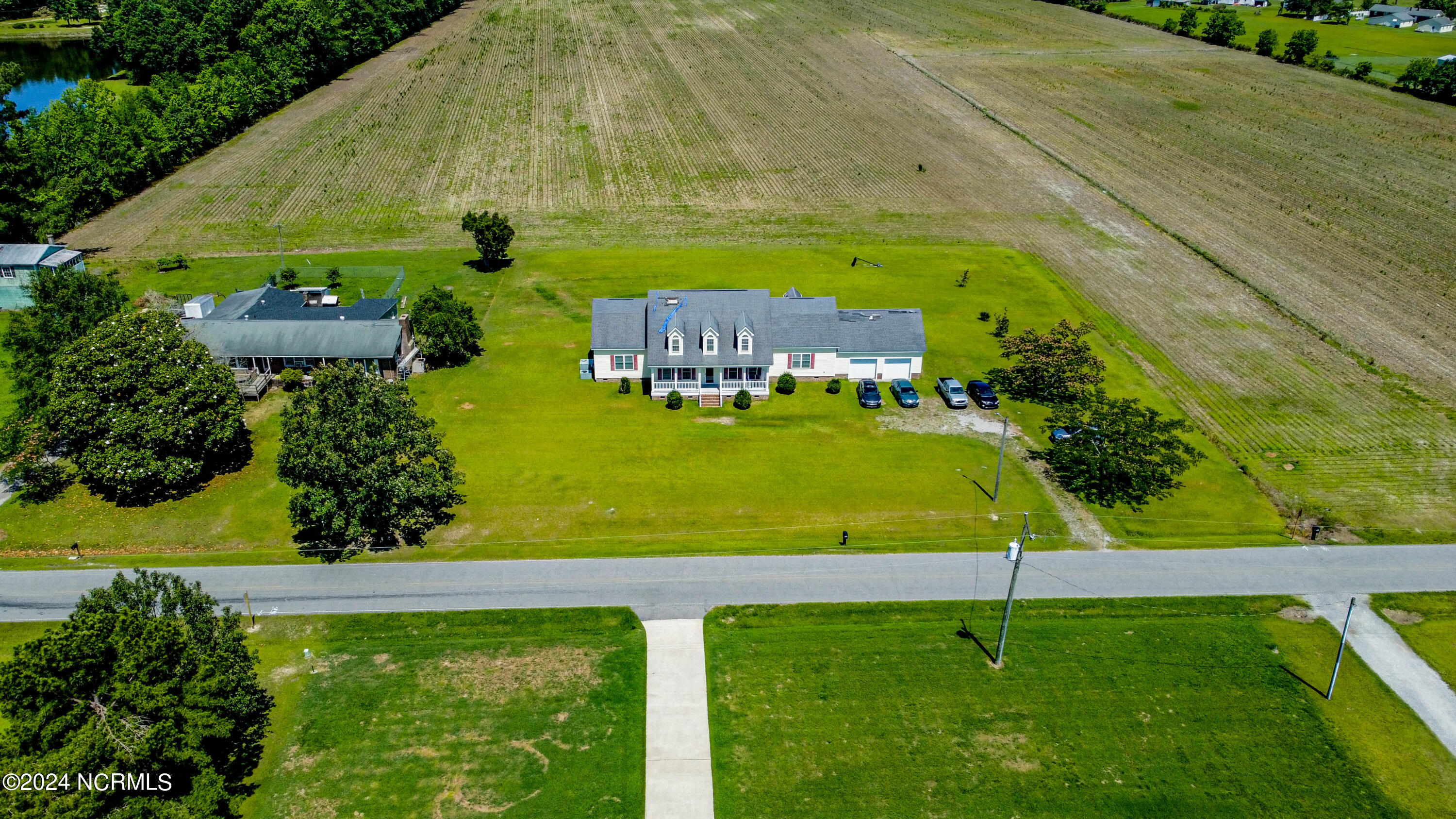 550 W Mill Pond Road Property Photo 17