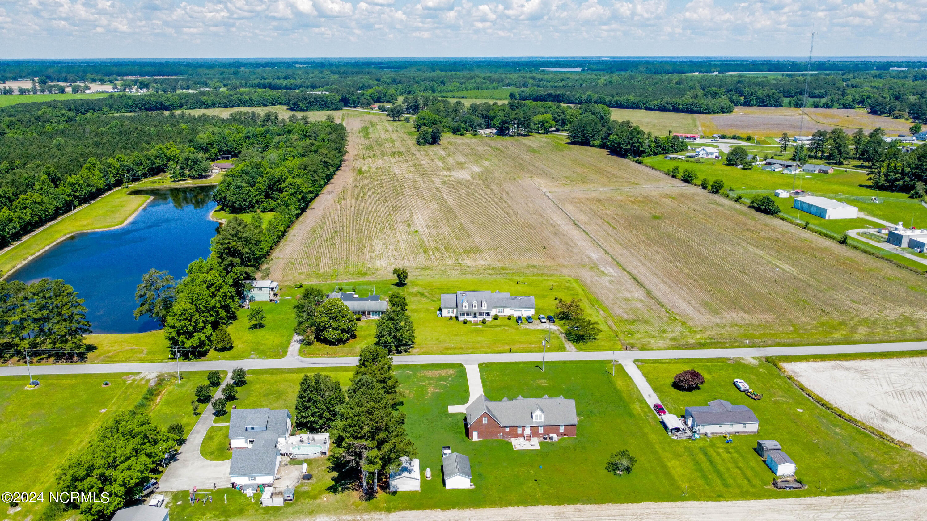 550 W Mill Pond Road Property Photo 19