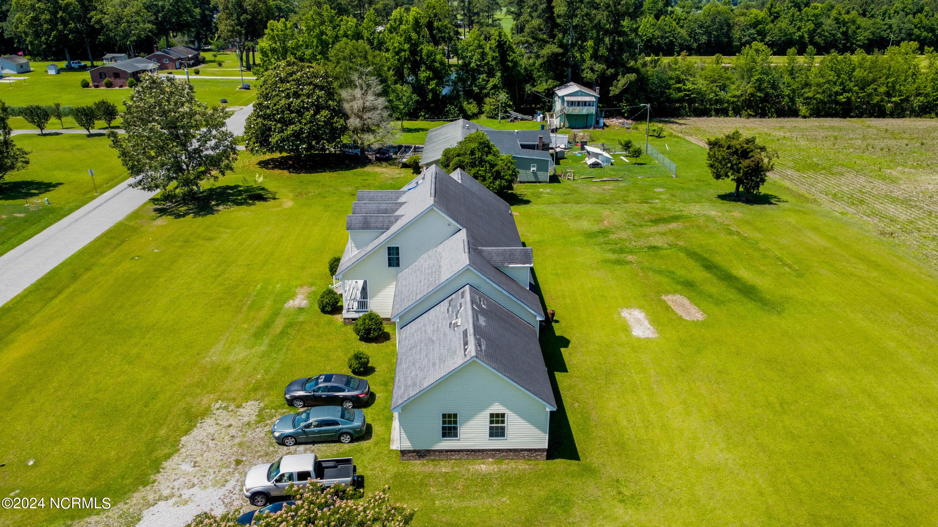 550 W Mill Pond Road Property Photo 25