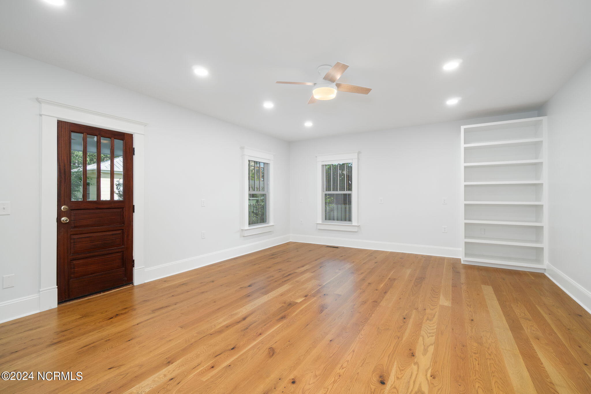 404 Avenue C Property Photo 4