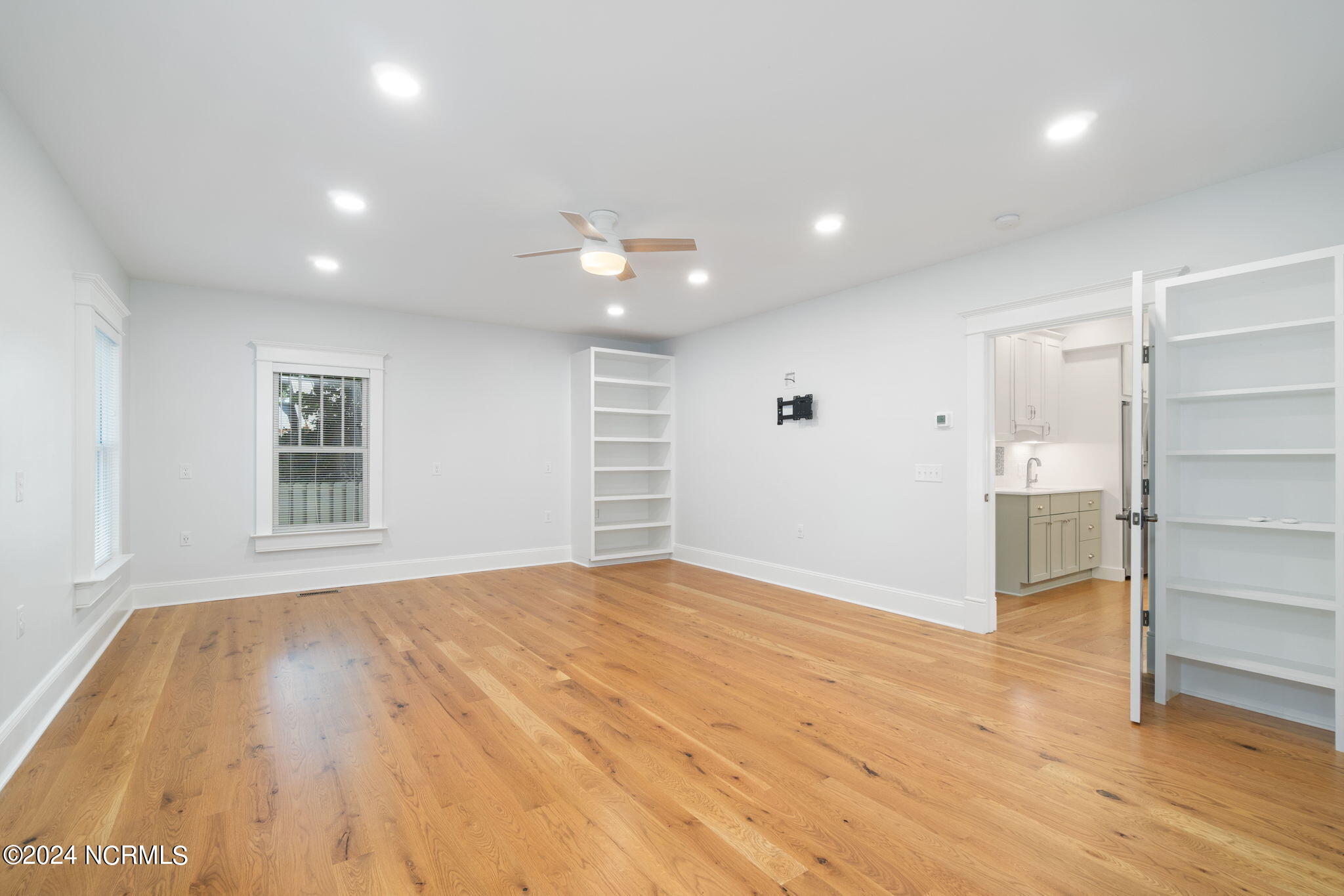 404 Avenue C Property Photo 5