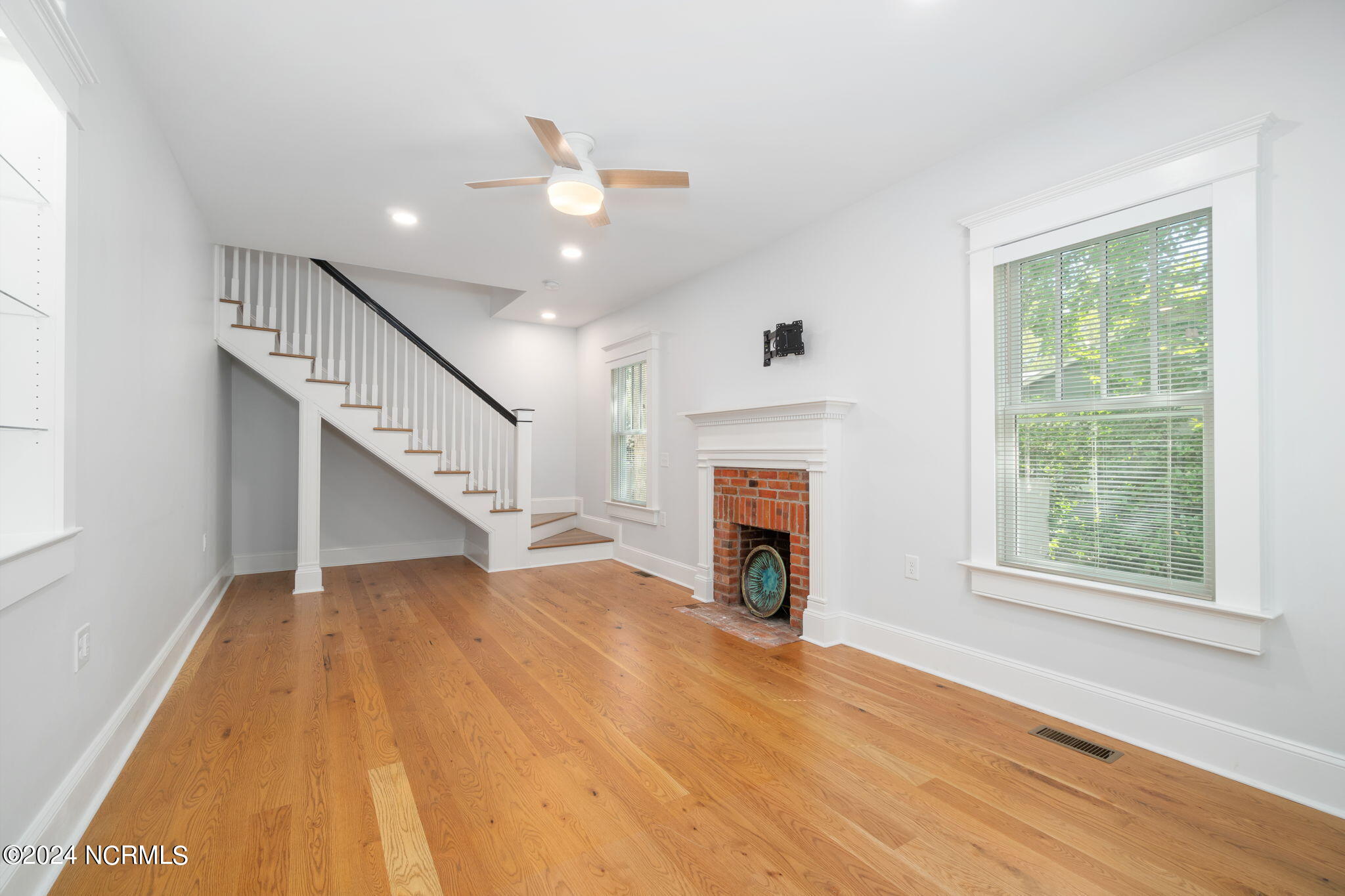404 Avenue C Property Photo 18