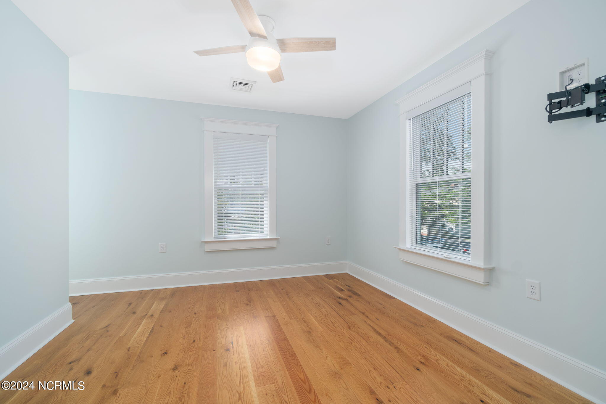 404 Avenue C Property Photo 27