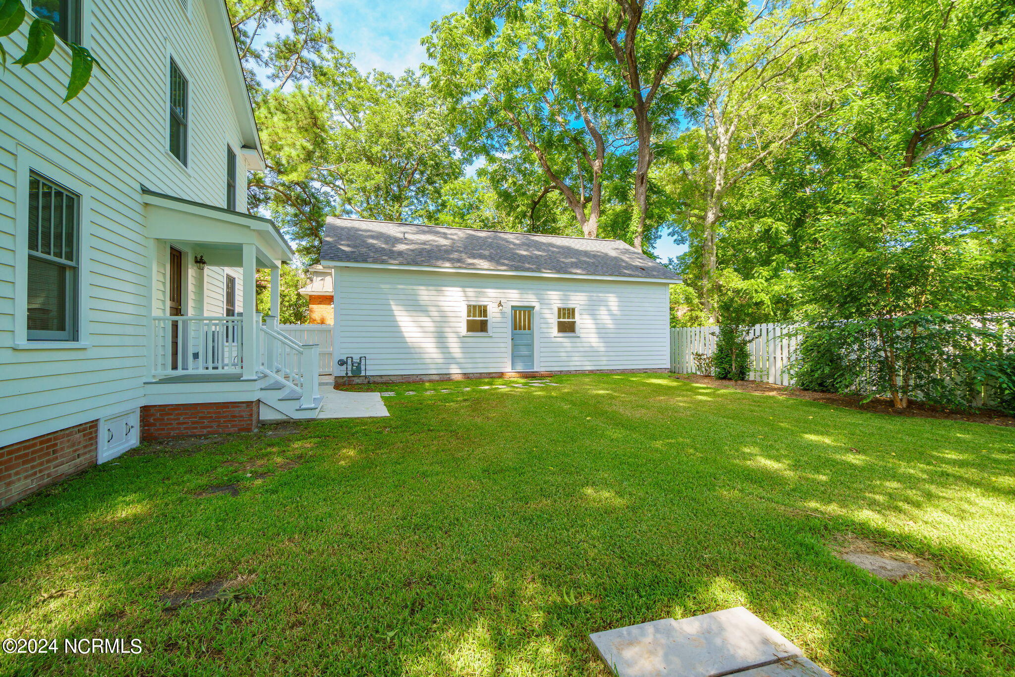 404 Avenue C Property Photo 47
