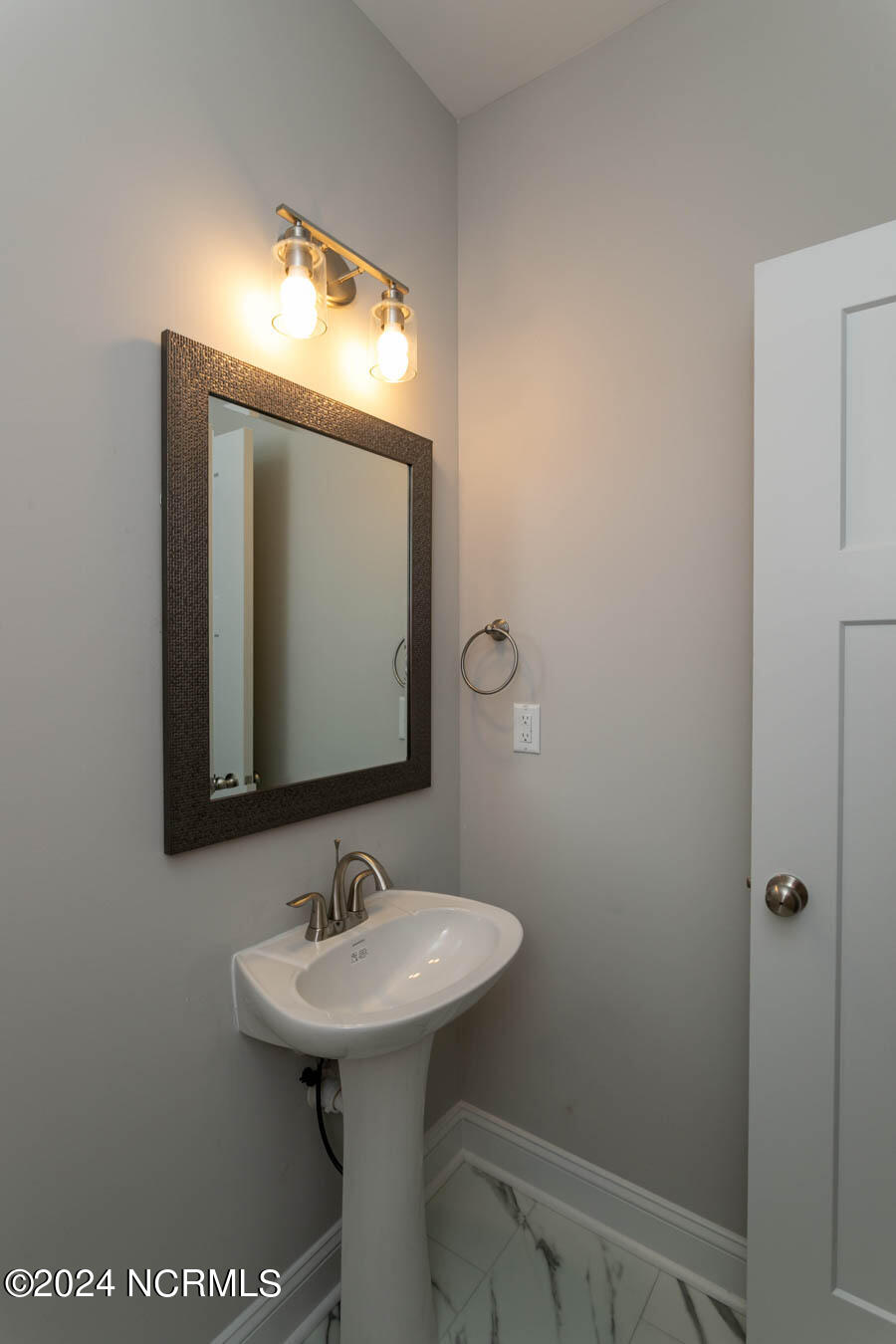 525 N Sycamore Street Property Photo 4