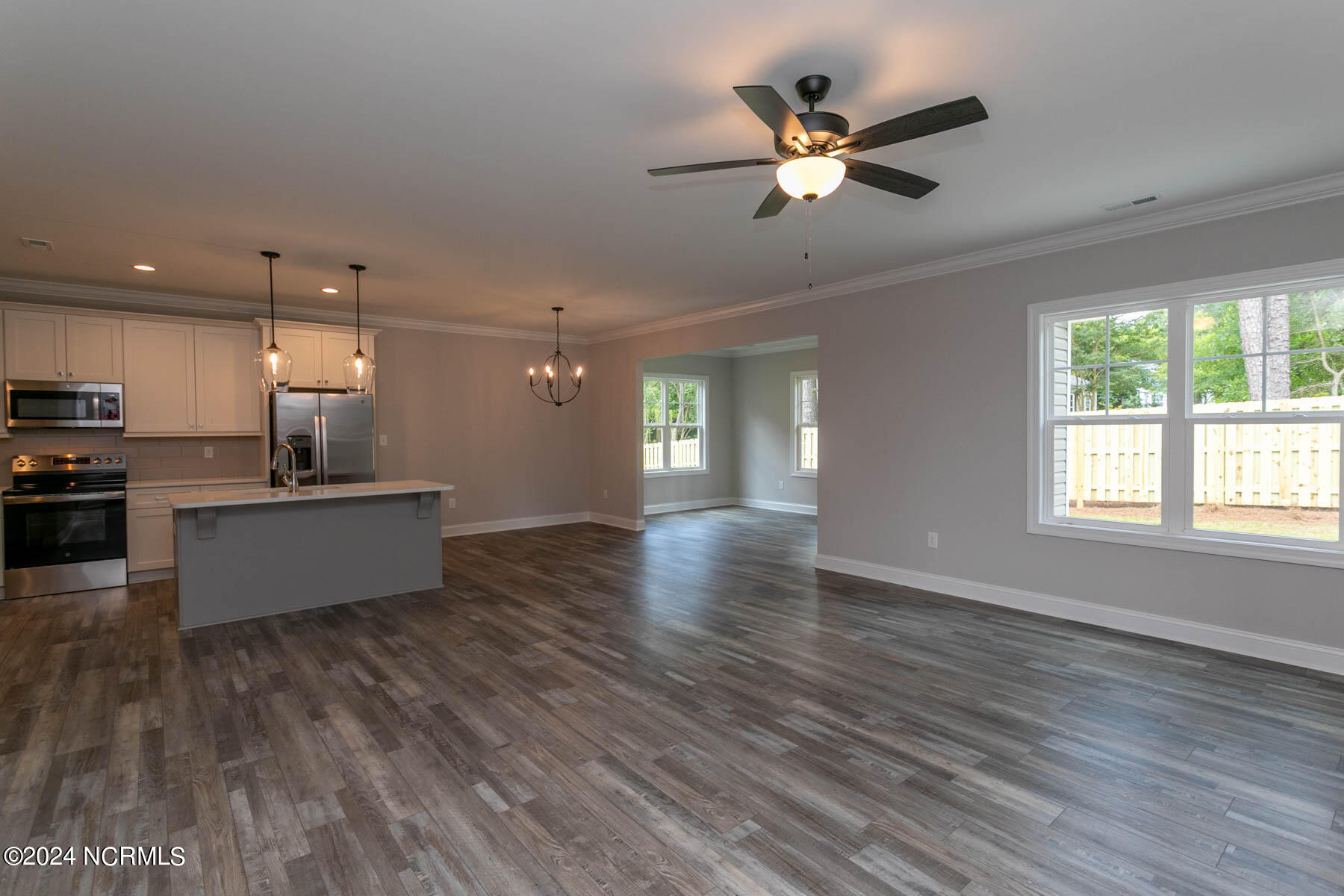525 N Sycamore Street Property Photo 7