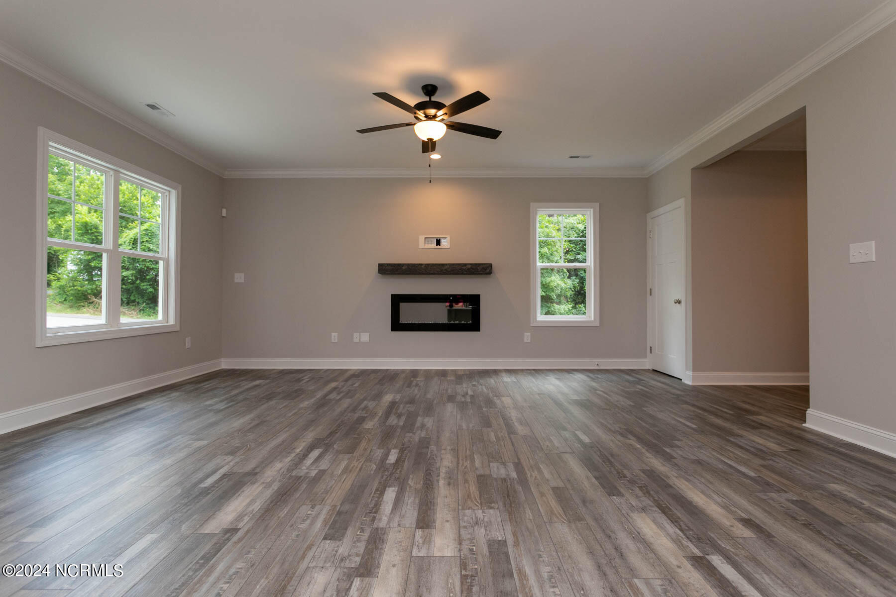 525 N Sycamore Street Property Photo 8