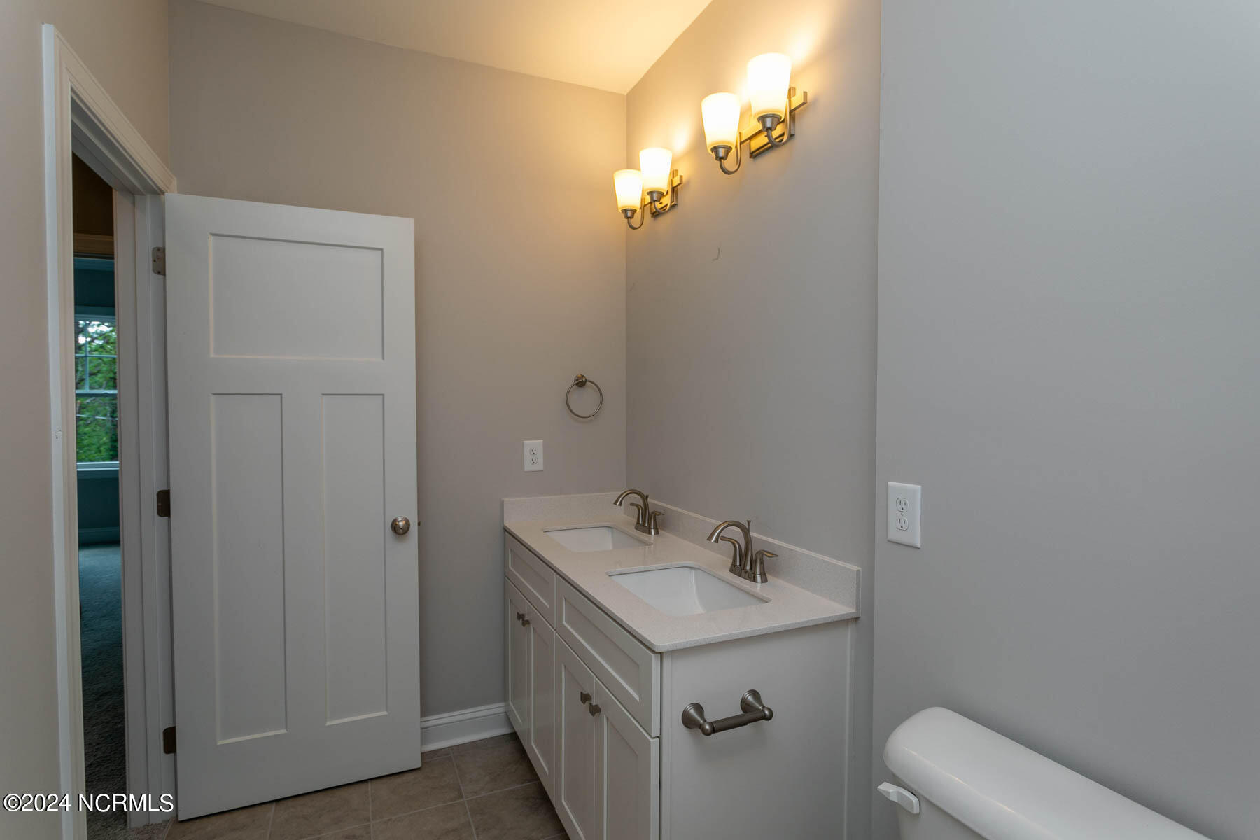525 N Sycamore Street Property Photo 33