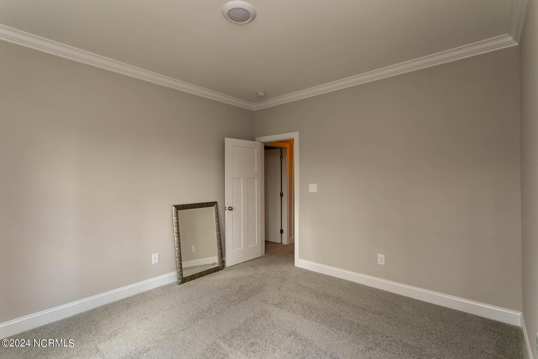 525 N Sycamore Street Property Photo 37