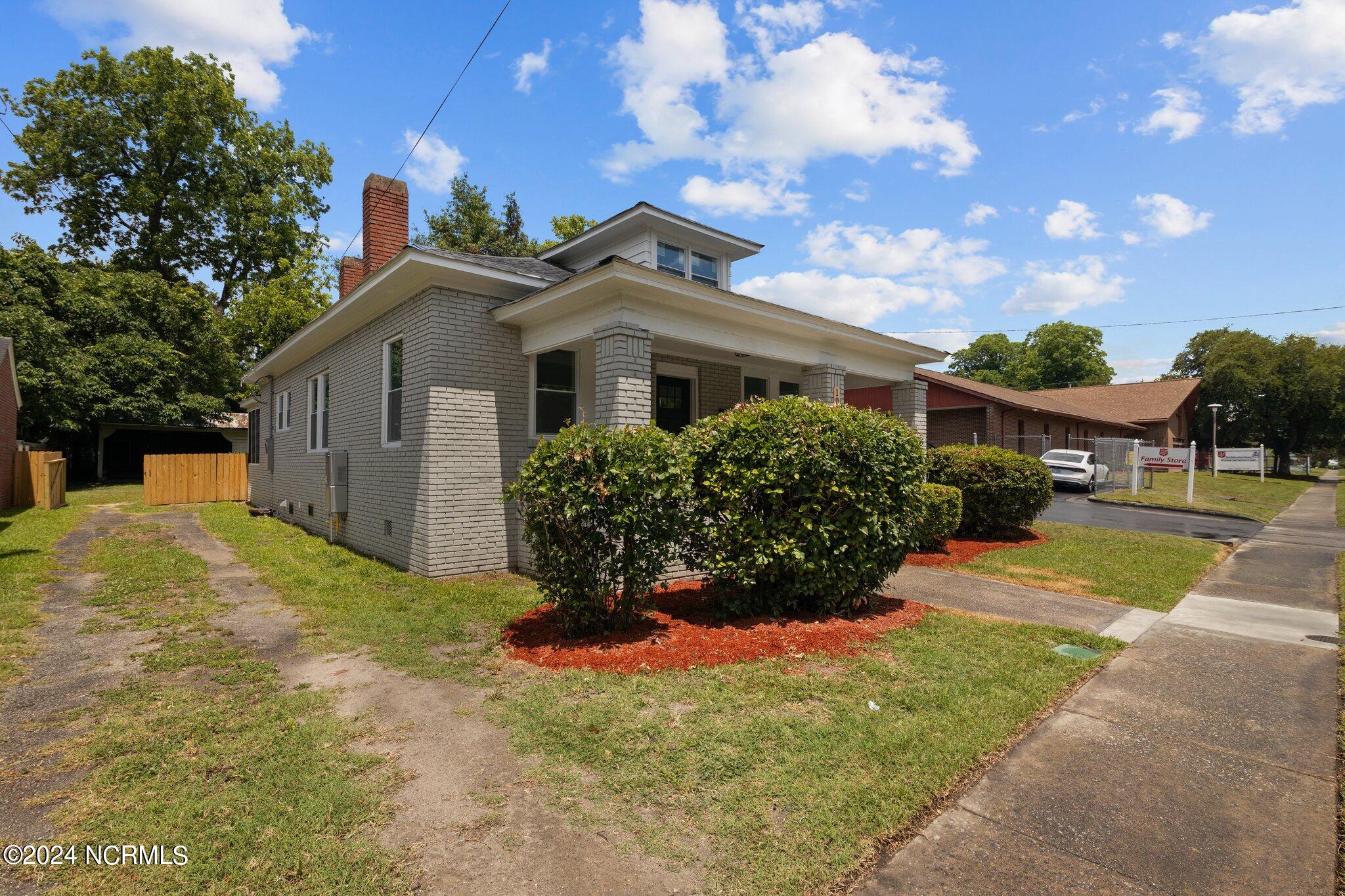 108 E 7th Street Property Photo 4