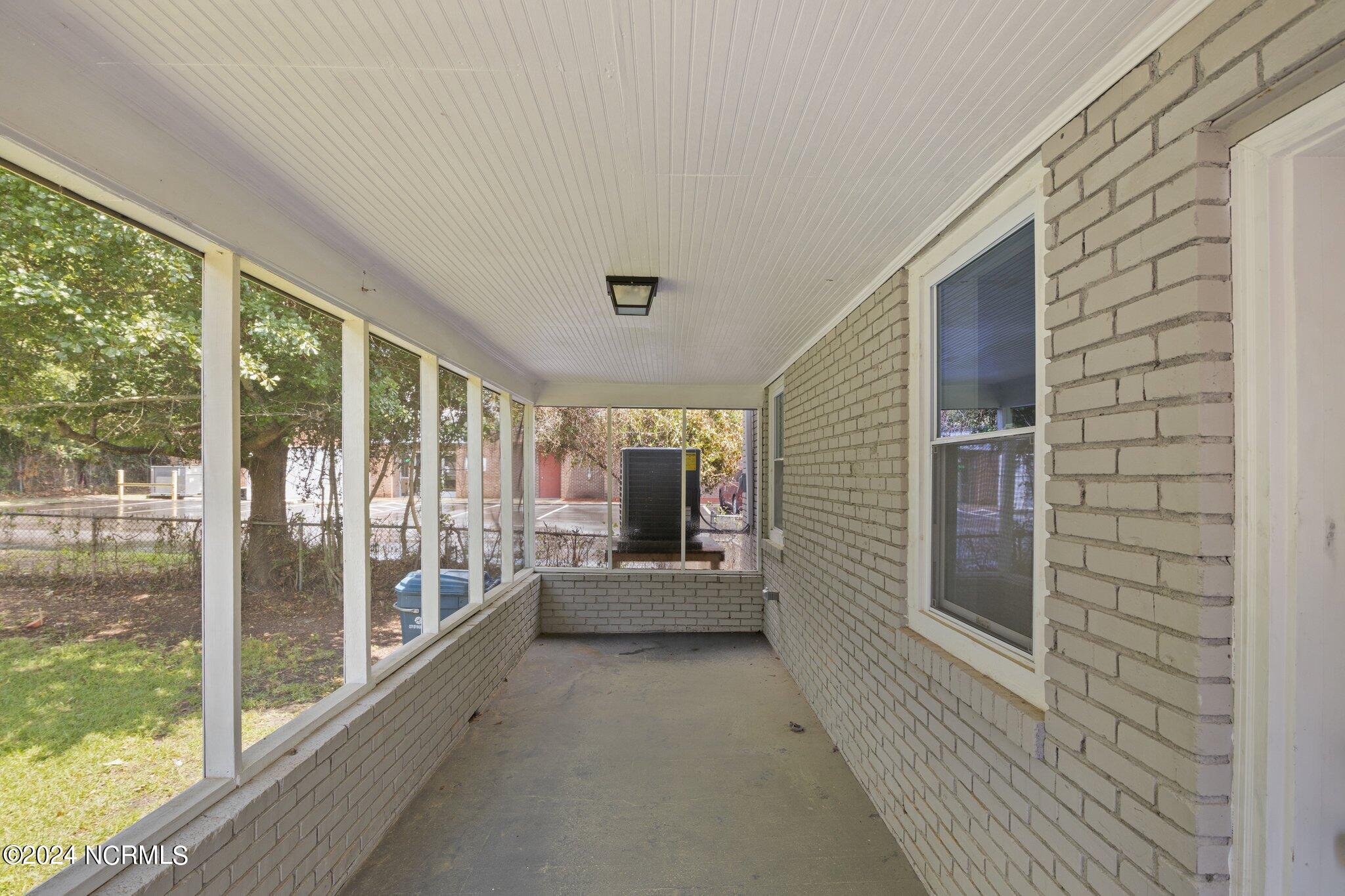 108 E 7th Street Property Photo 7