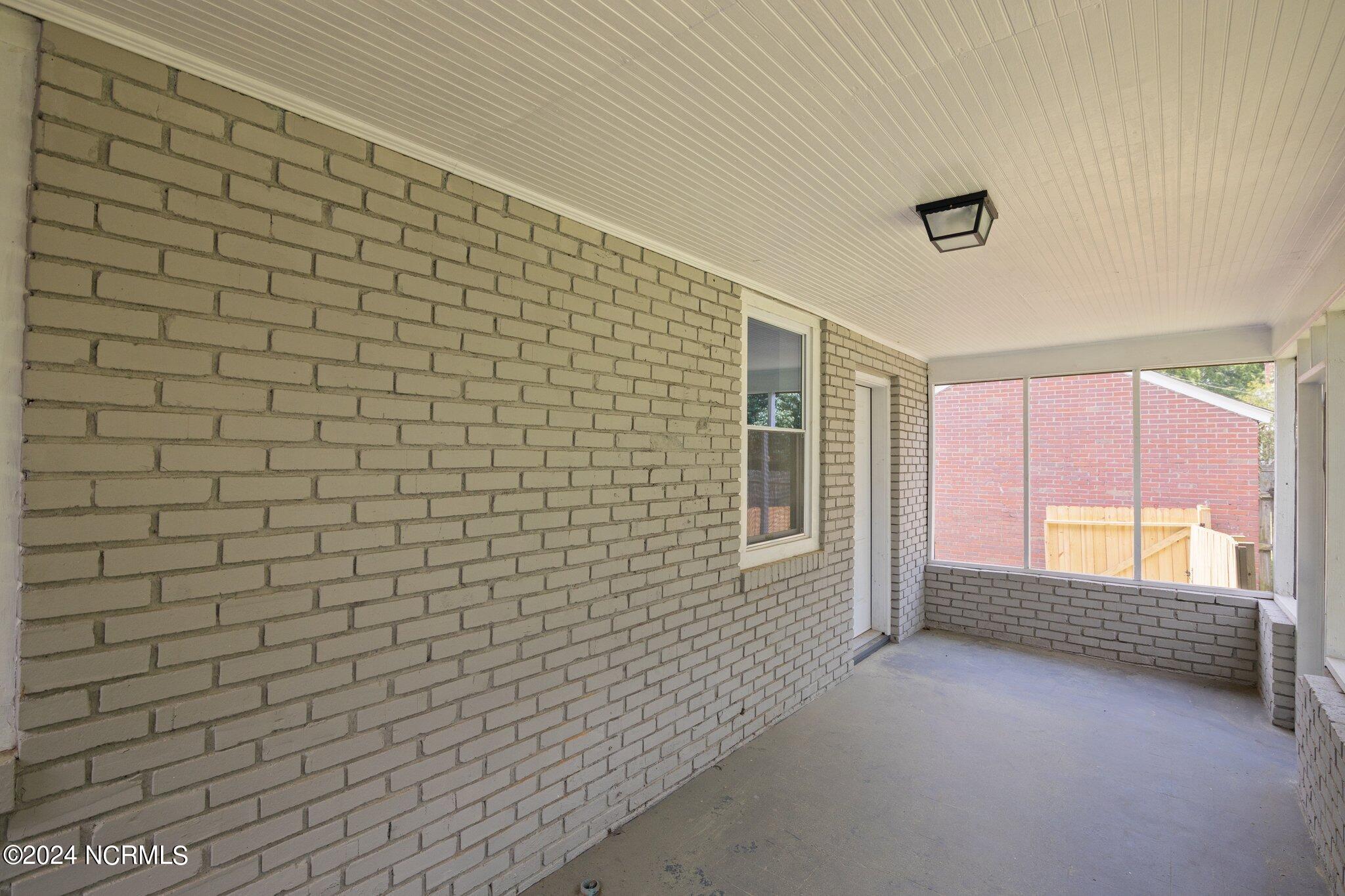 108 E 7th Street Property Photo 8