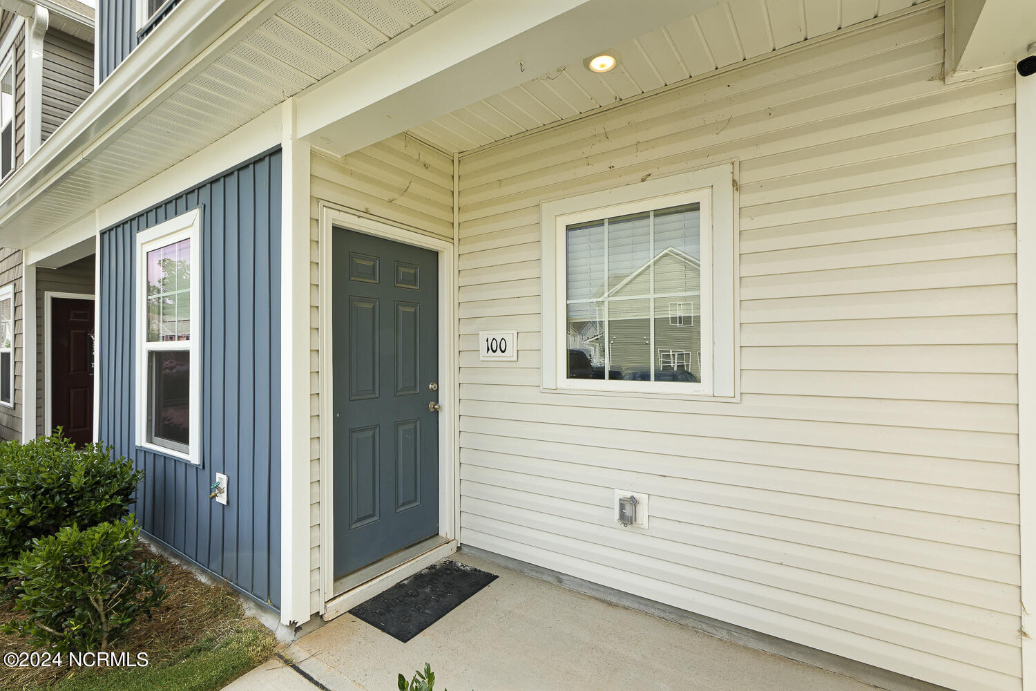 100 Chandler Court Property Photo 3