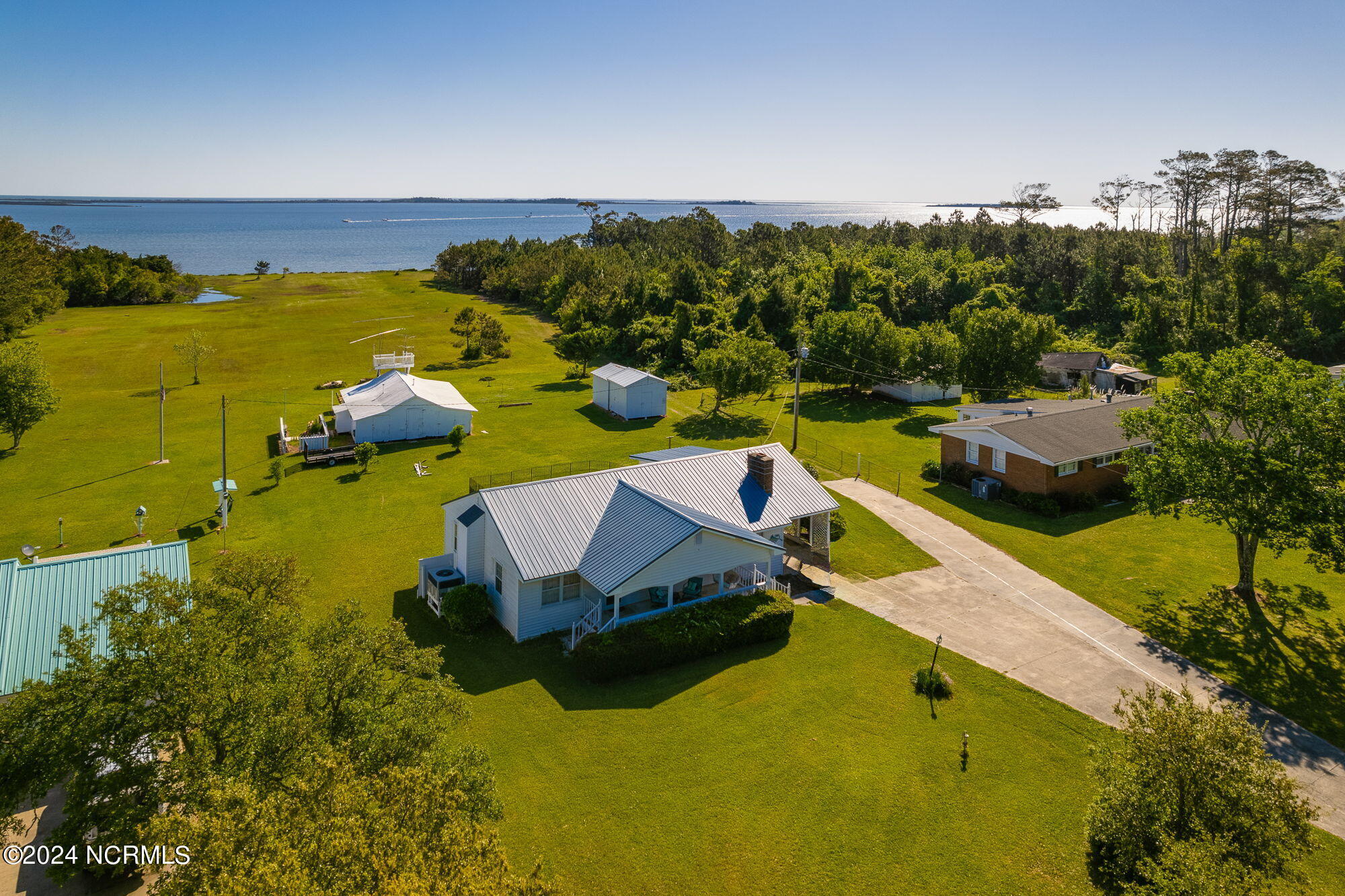 2604 Cedar Island Road Property Photo