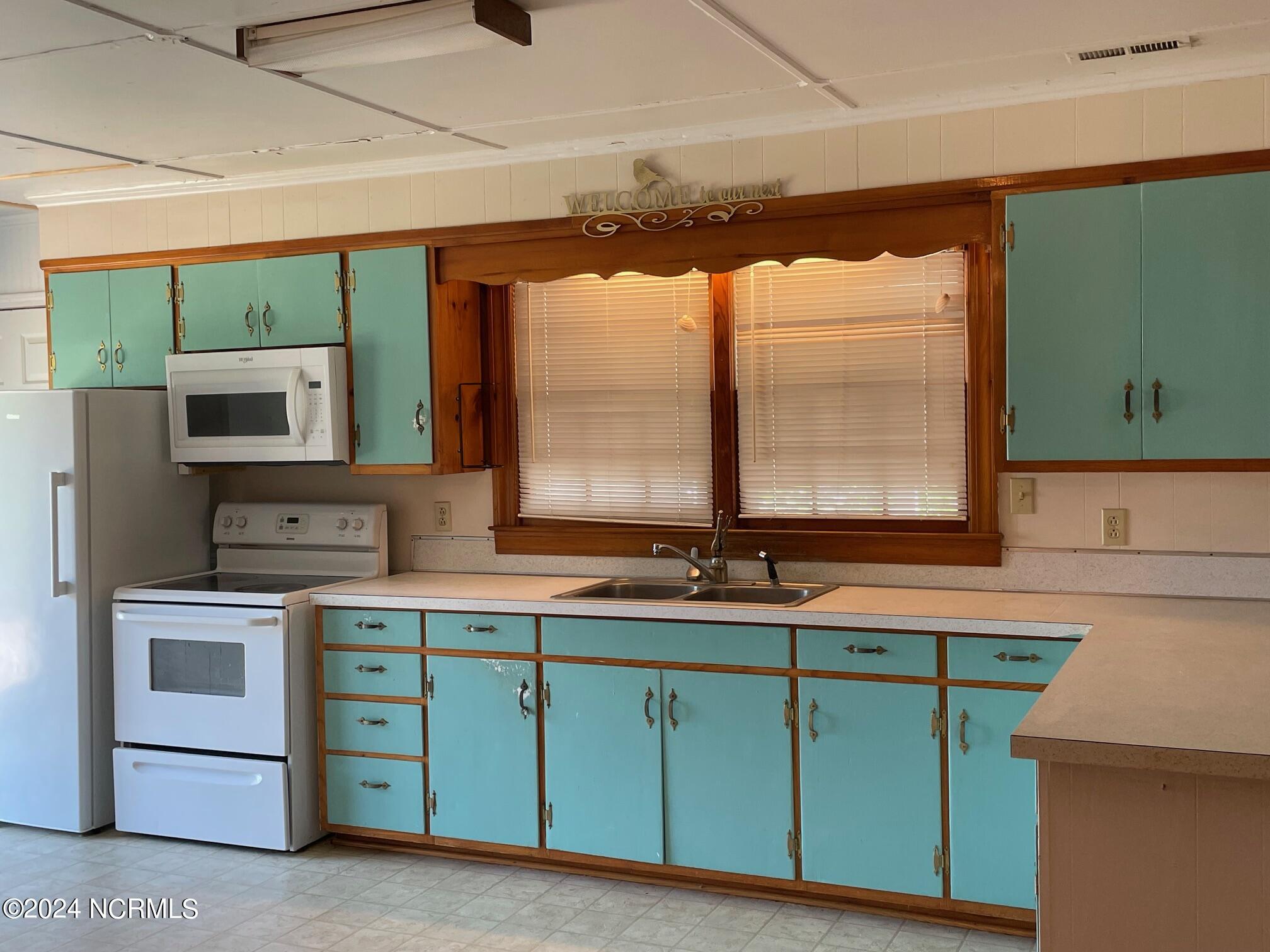 2604 Cedar Island Road Property Photo 26
