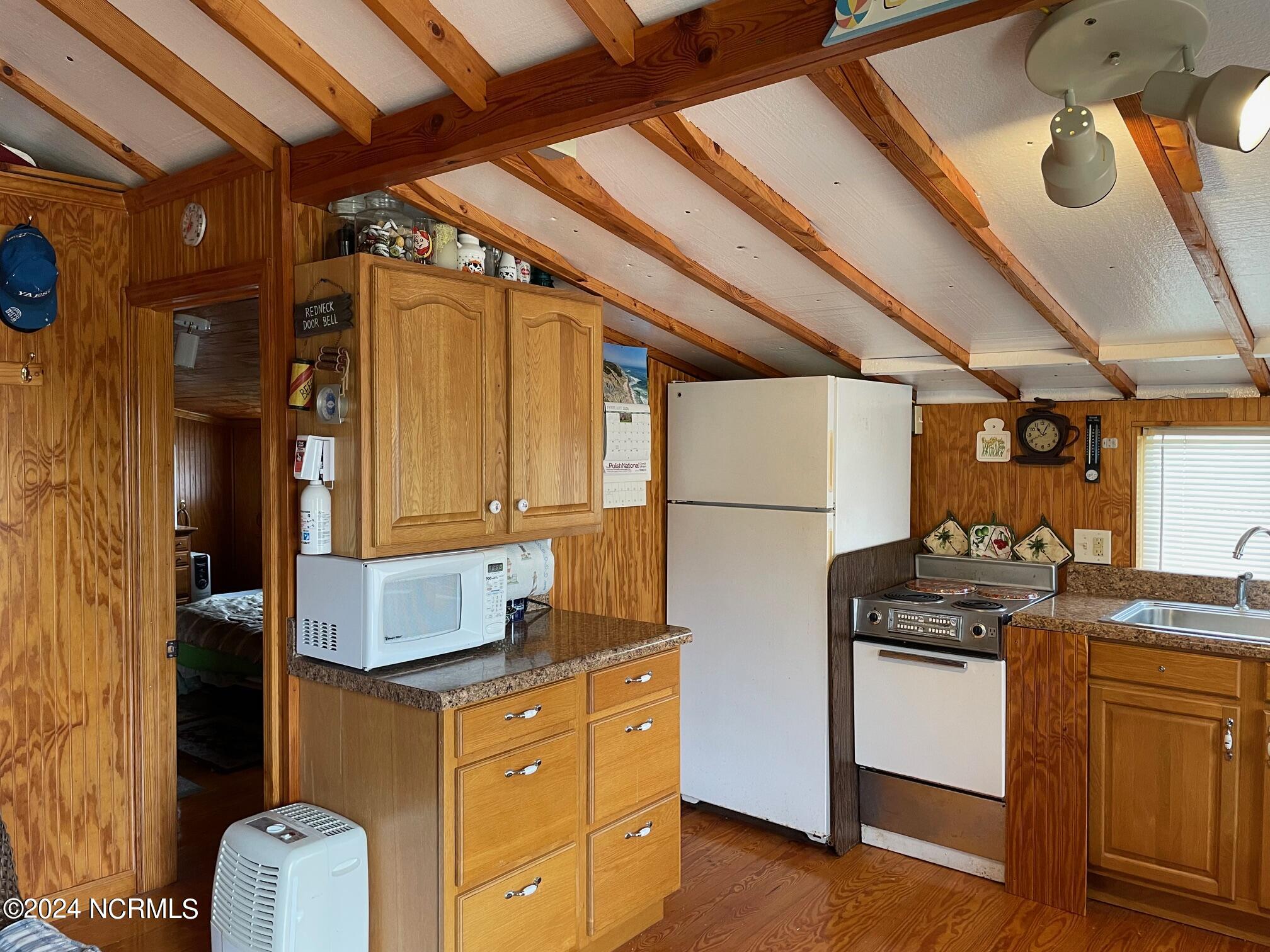 2604 Cedar Island Road Property Photo 49