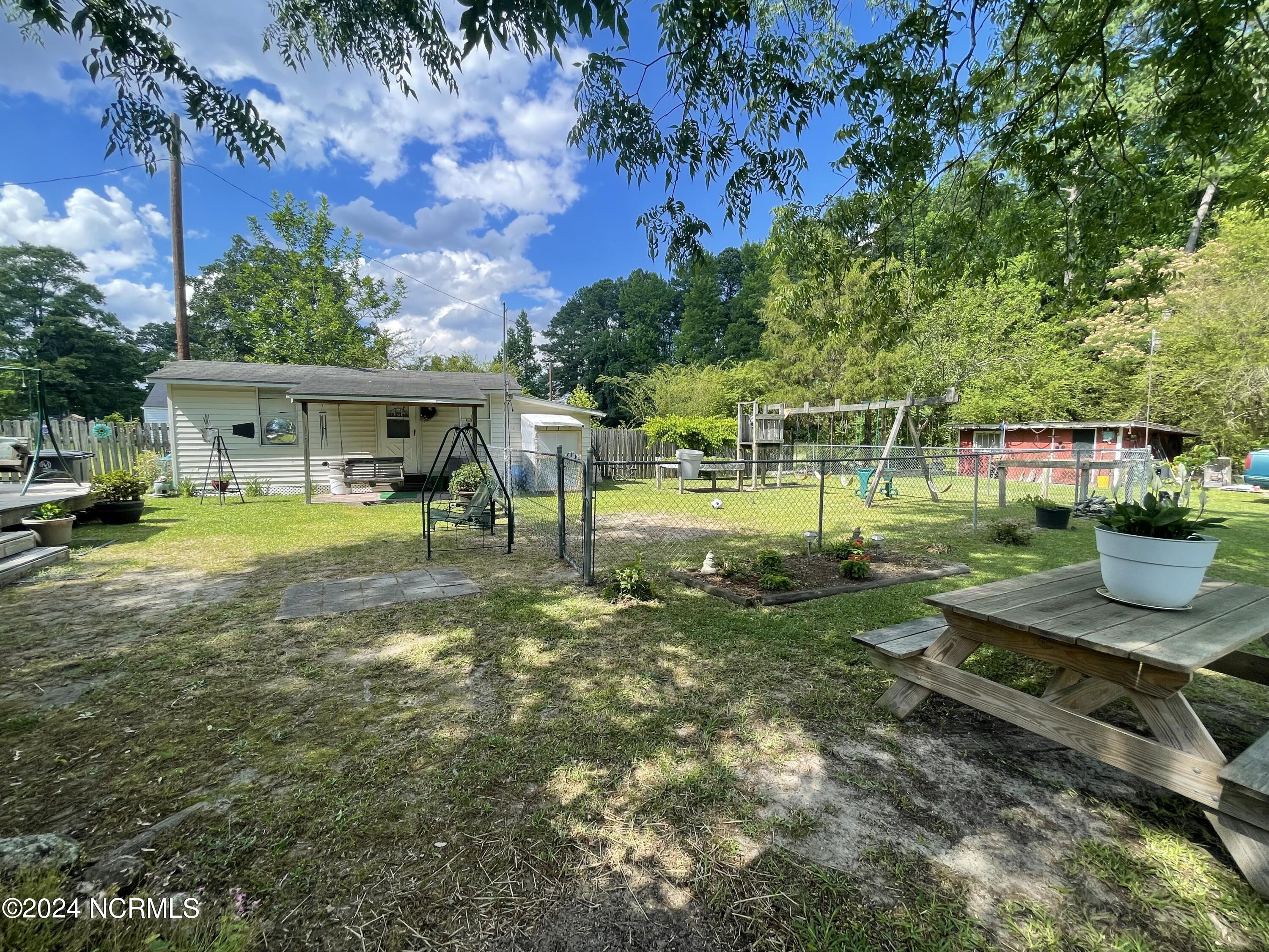 123 Tyson Avenue Property Photo 4