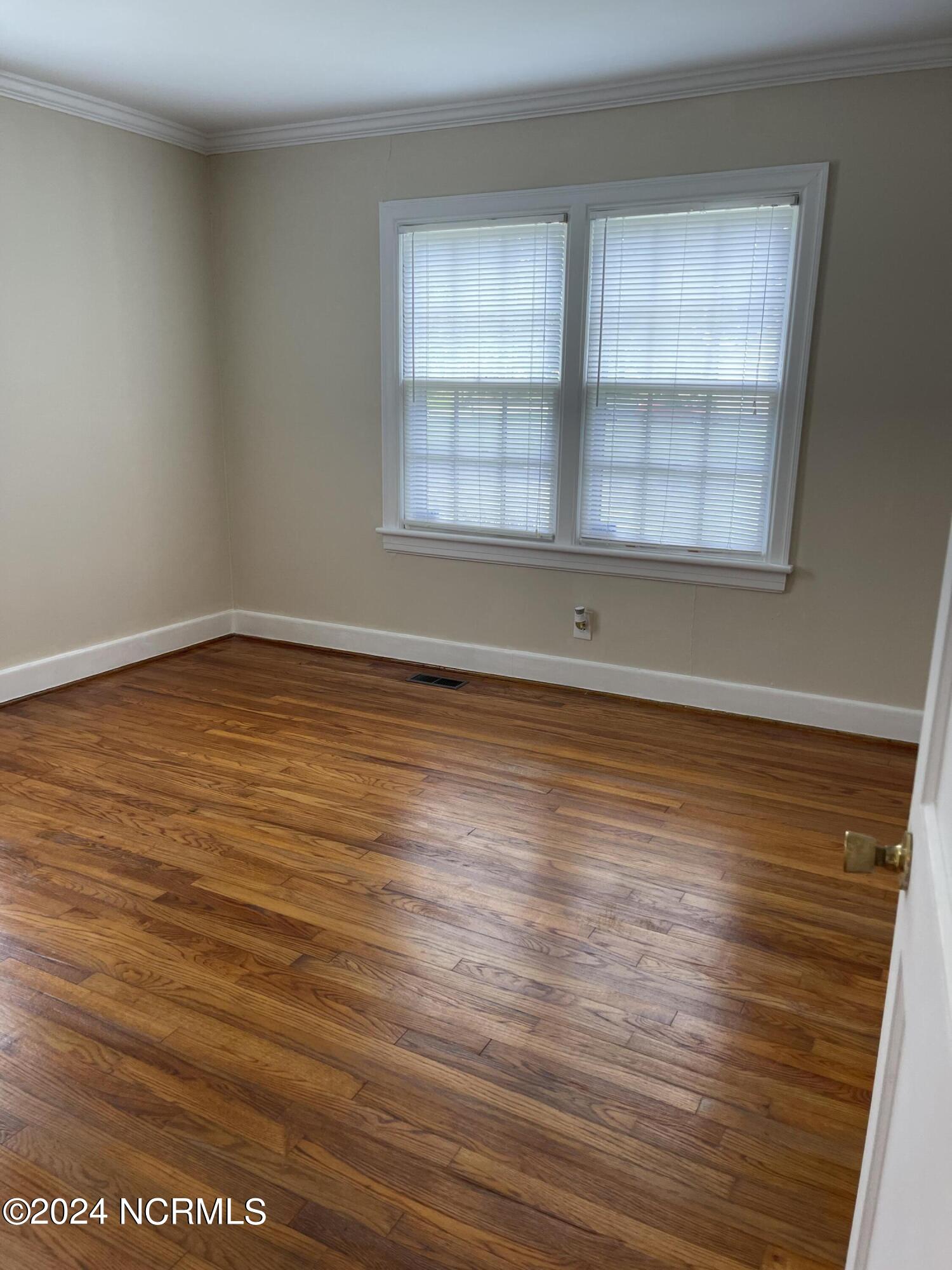 123 Tyson Avenue Property Photo 24