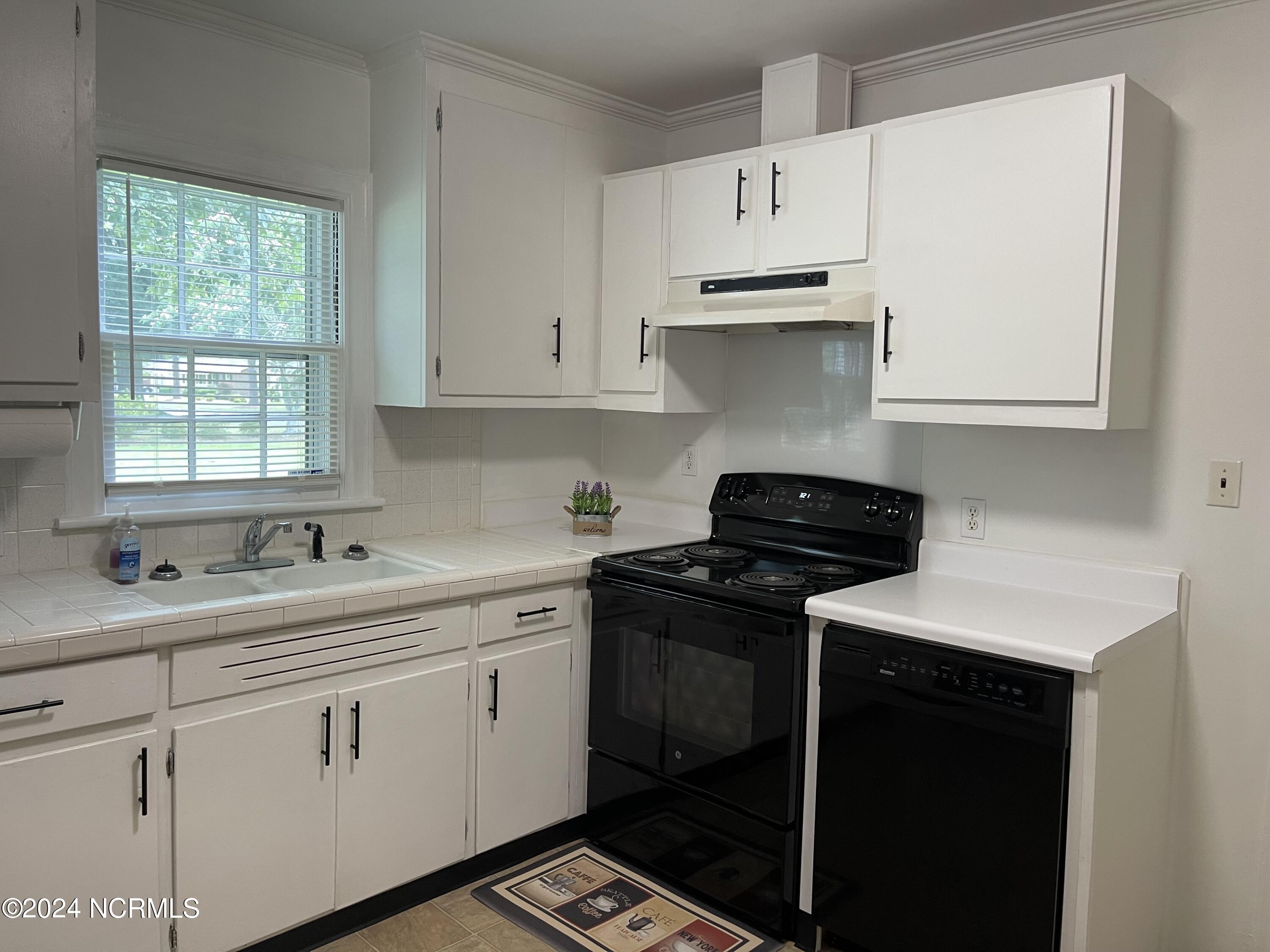 123 Tyson Avenue Property Photo 29