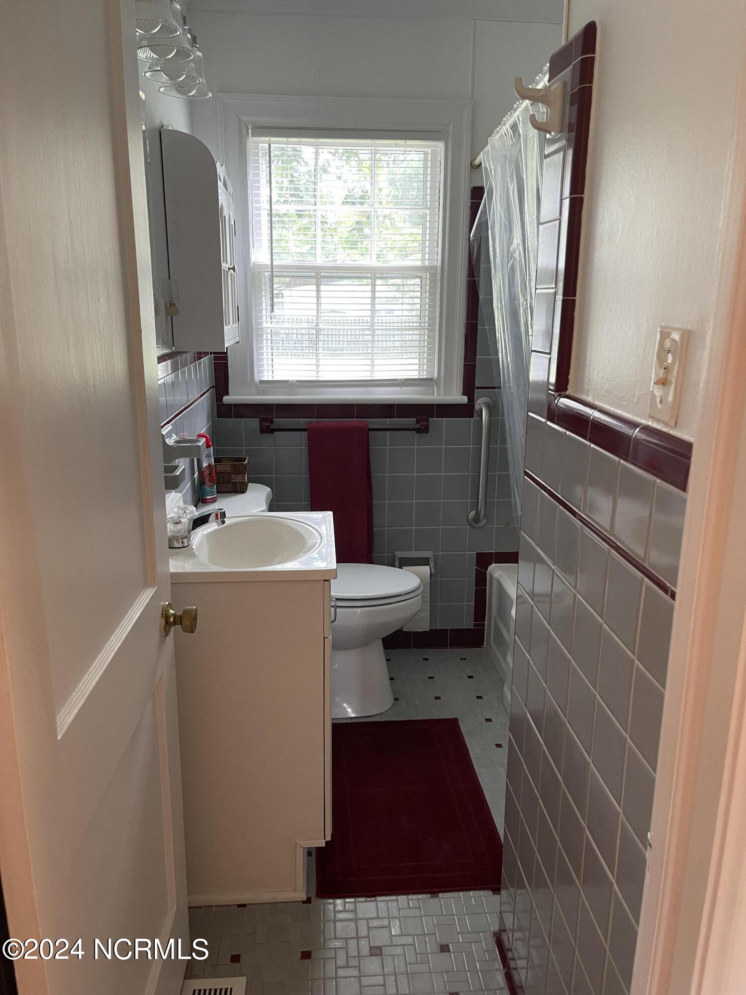 123 Tyson Avenue Property Photo 31