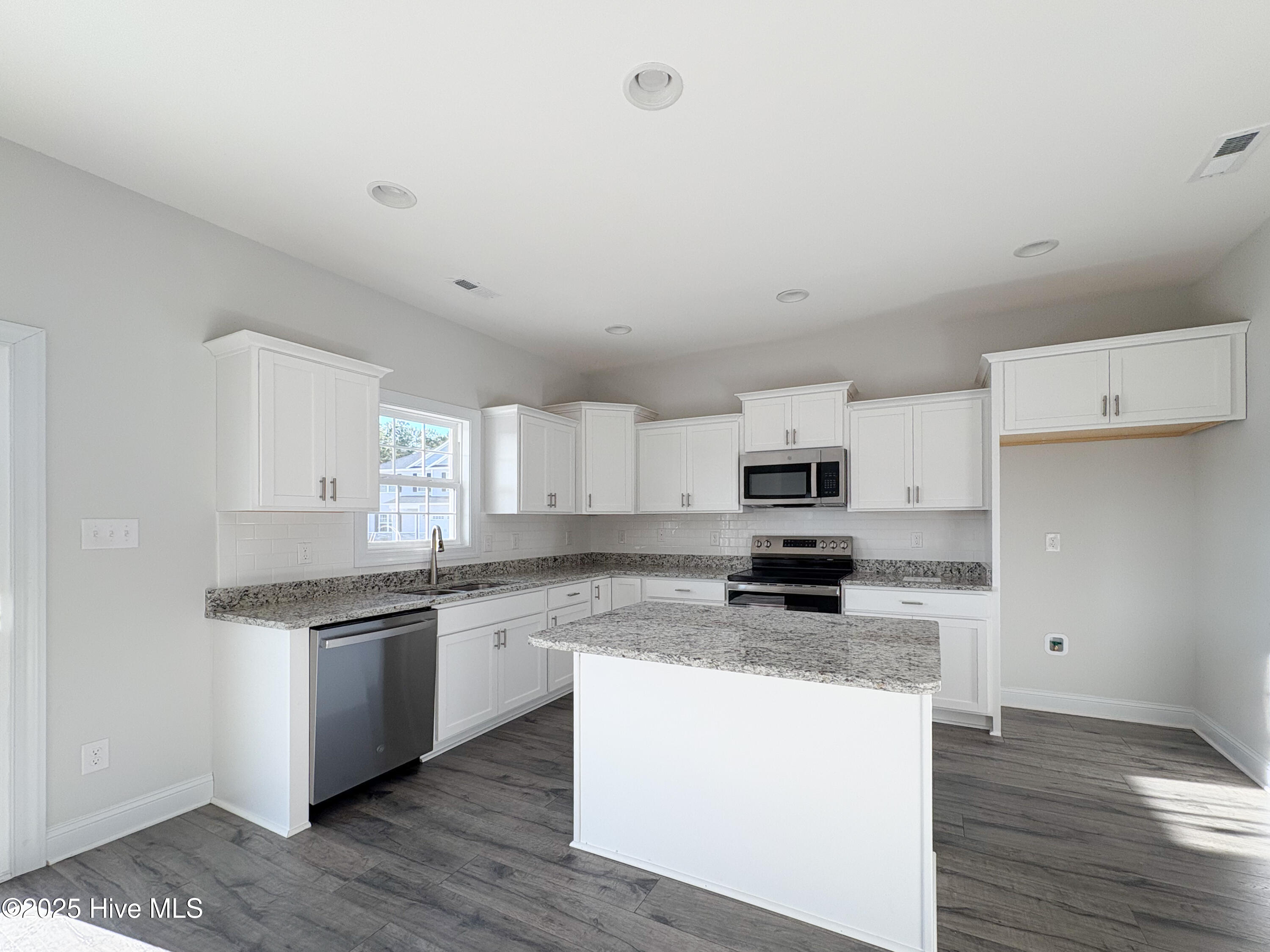 504 Pebble Shore Drive Property Photo 3
