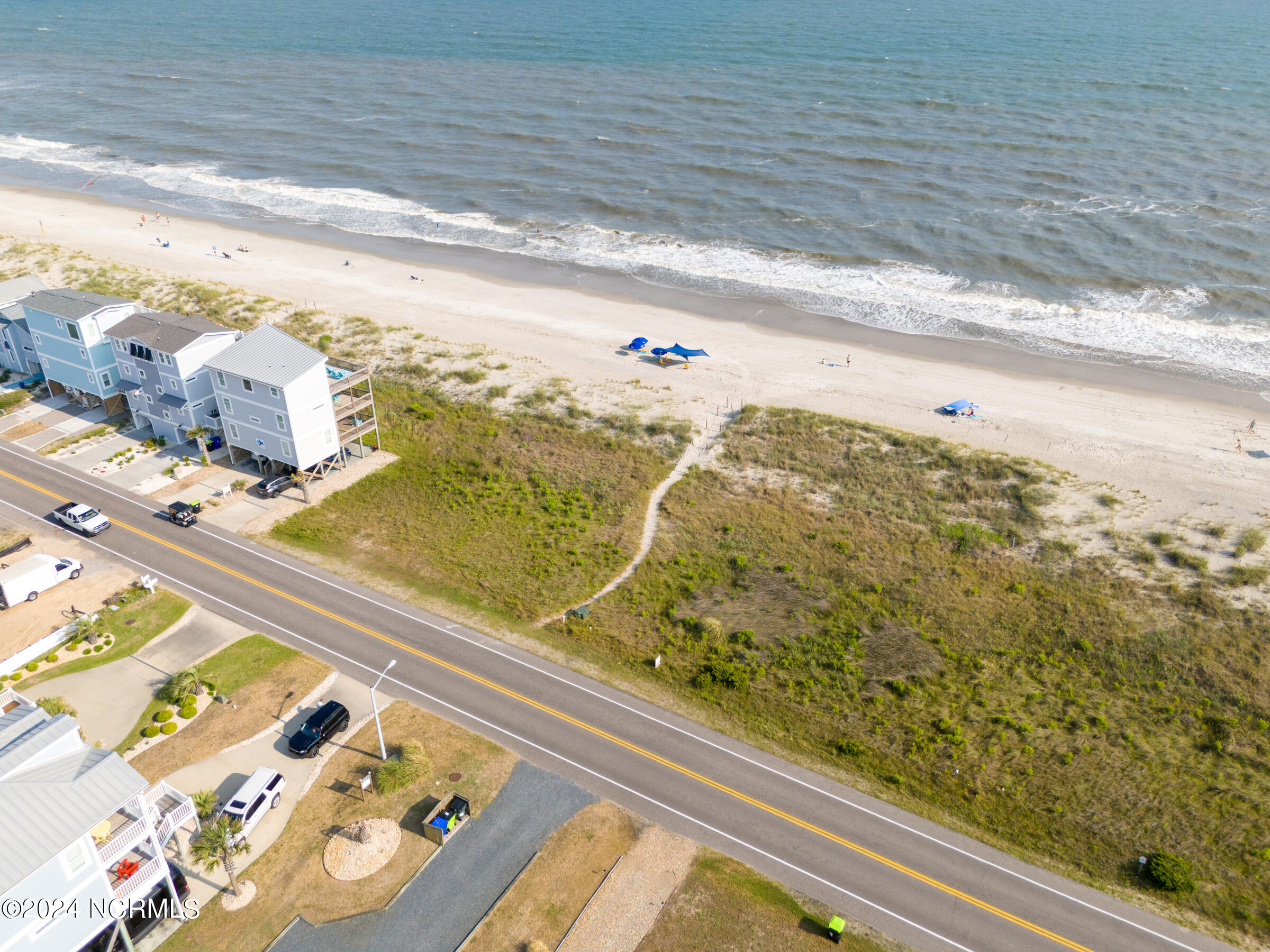 5215 E Beach Drive Property Photo 2