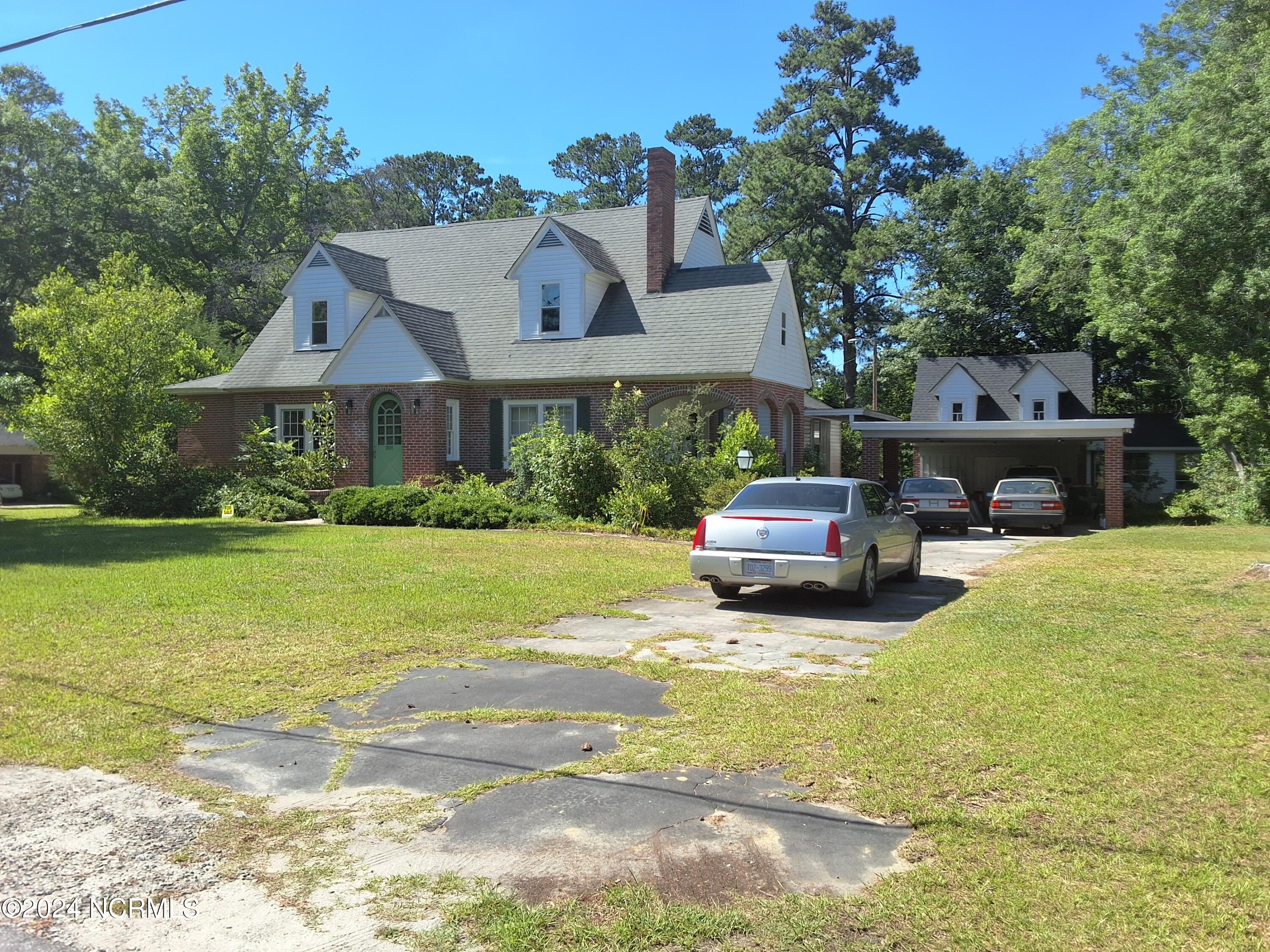 201 E Bell Street Property Photo