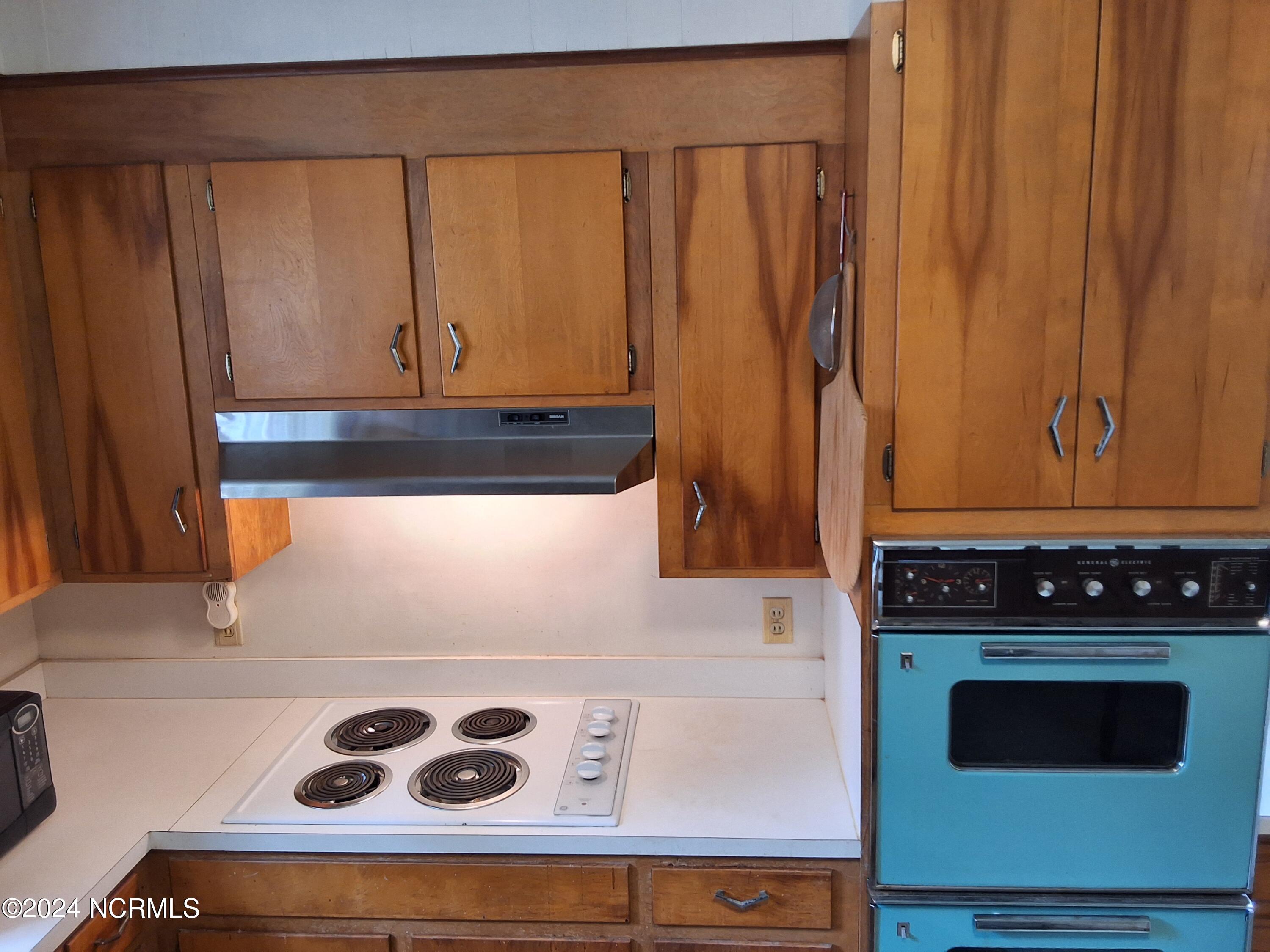 201 E Bell Street Property Photo 5