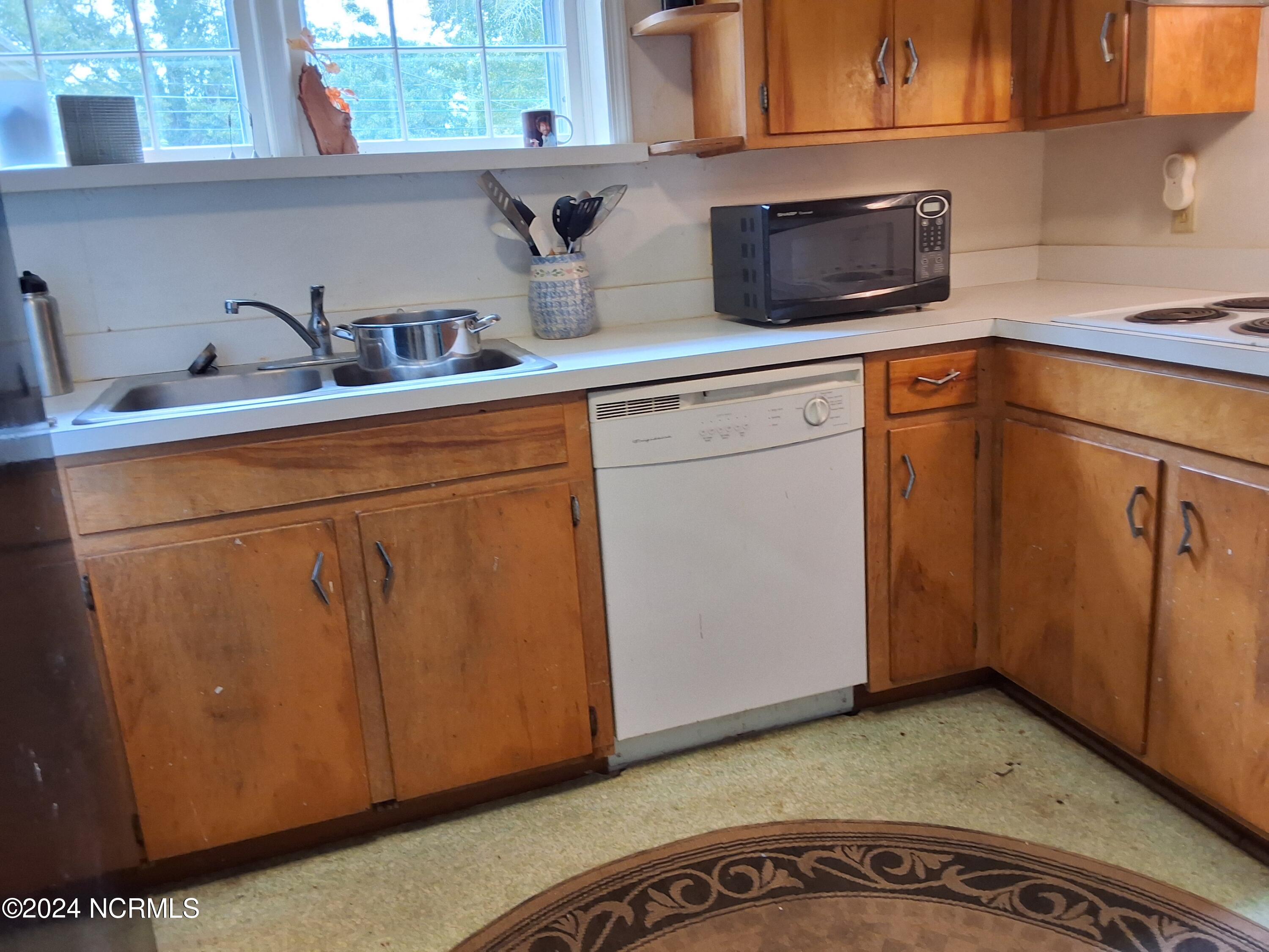 201 E Bell Street Property Photo 6