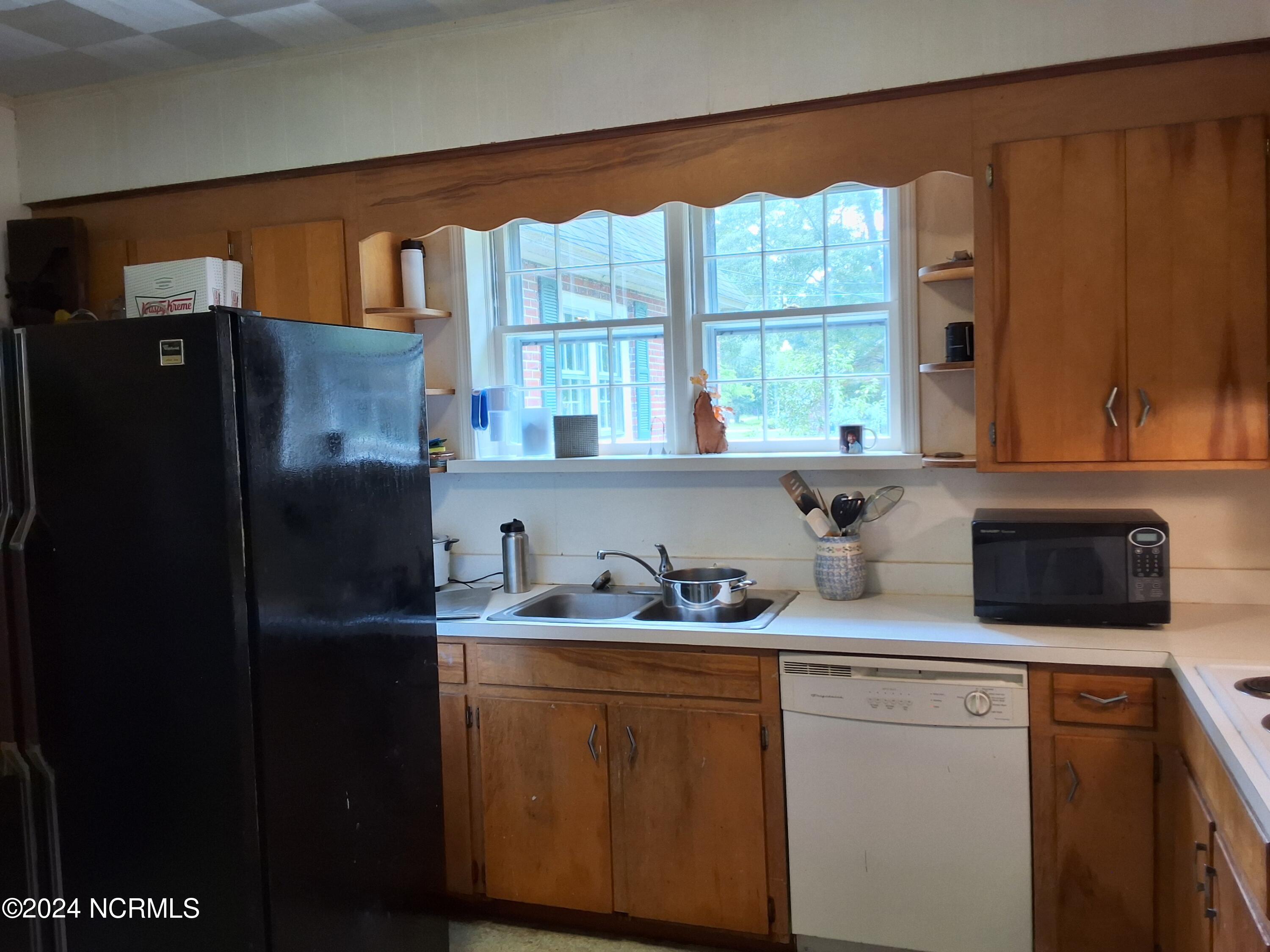 201 E Bell Street Property Photo 7