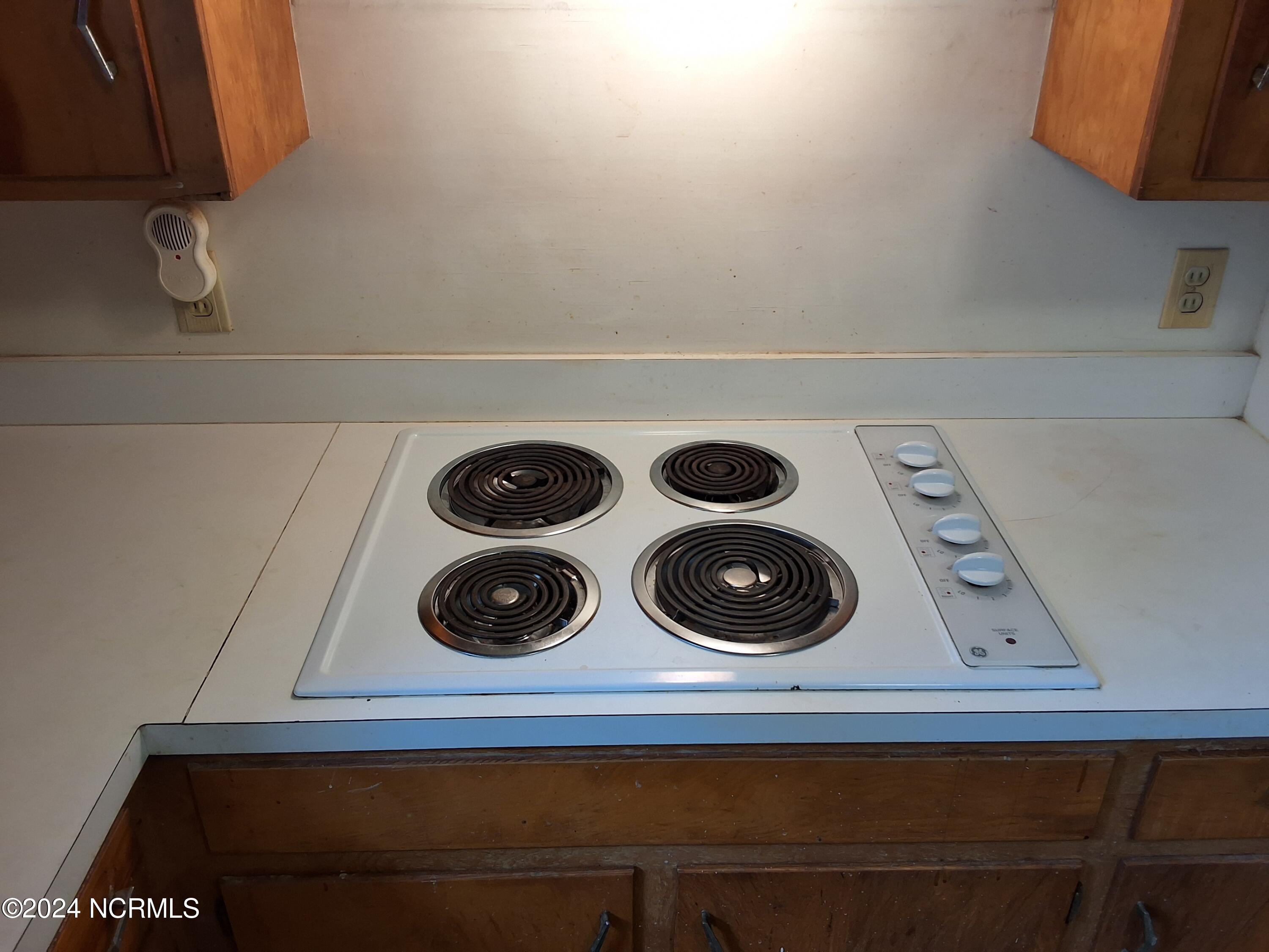 201 E Bell Street Property Photo 8