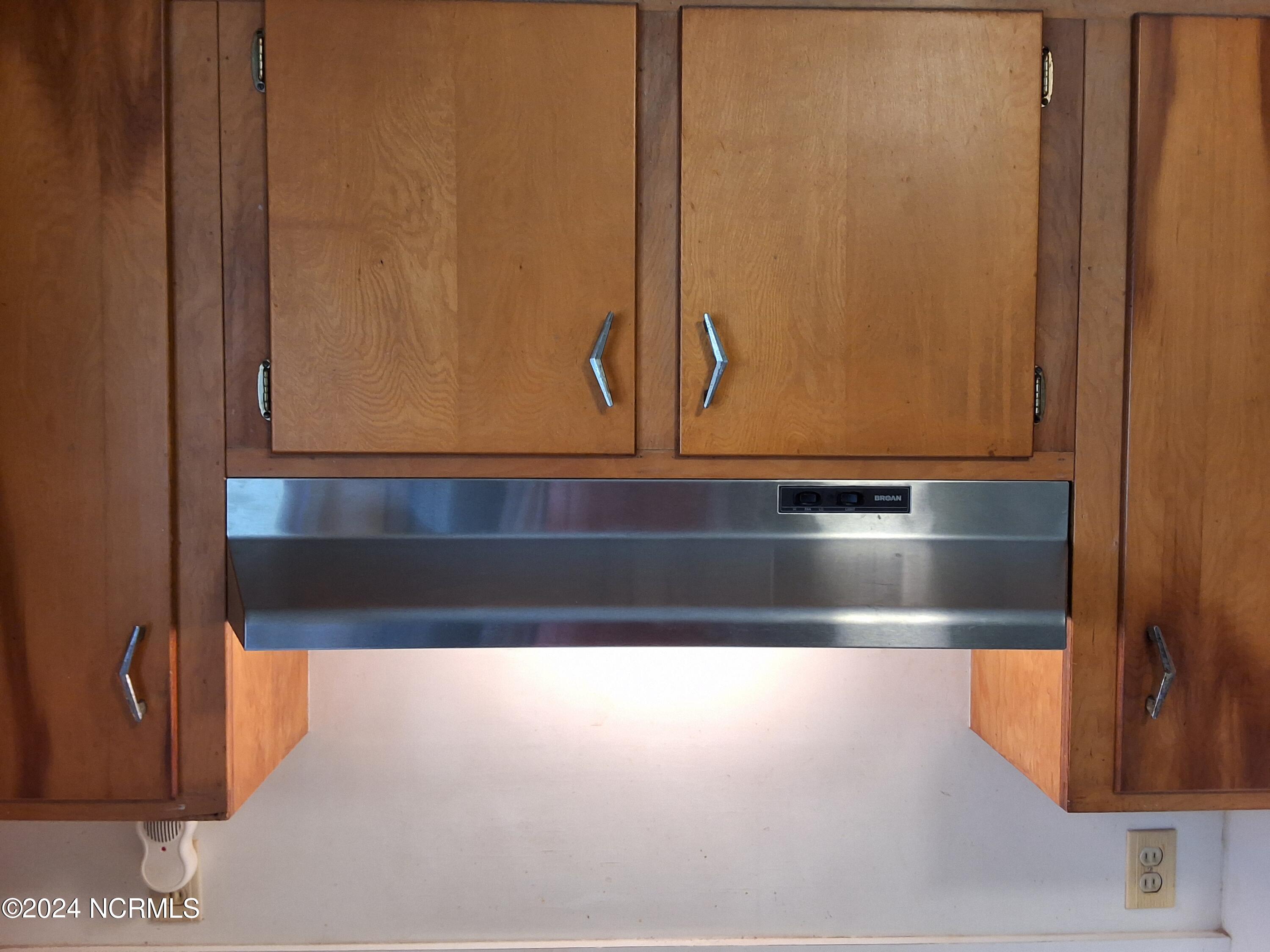 201 E Bell Street Property Photo 9