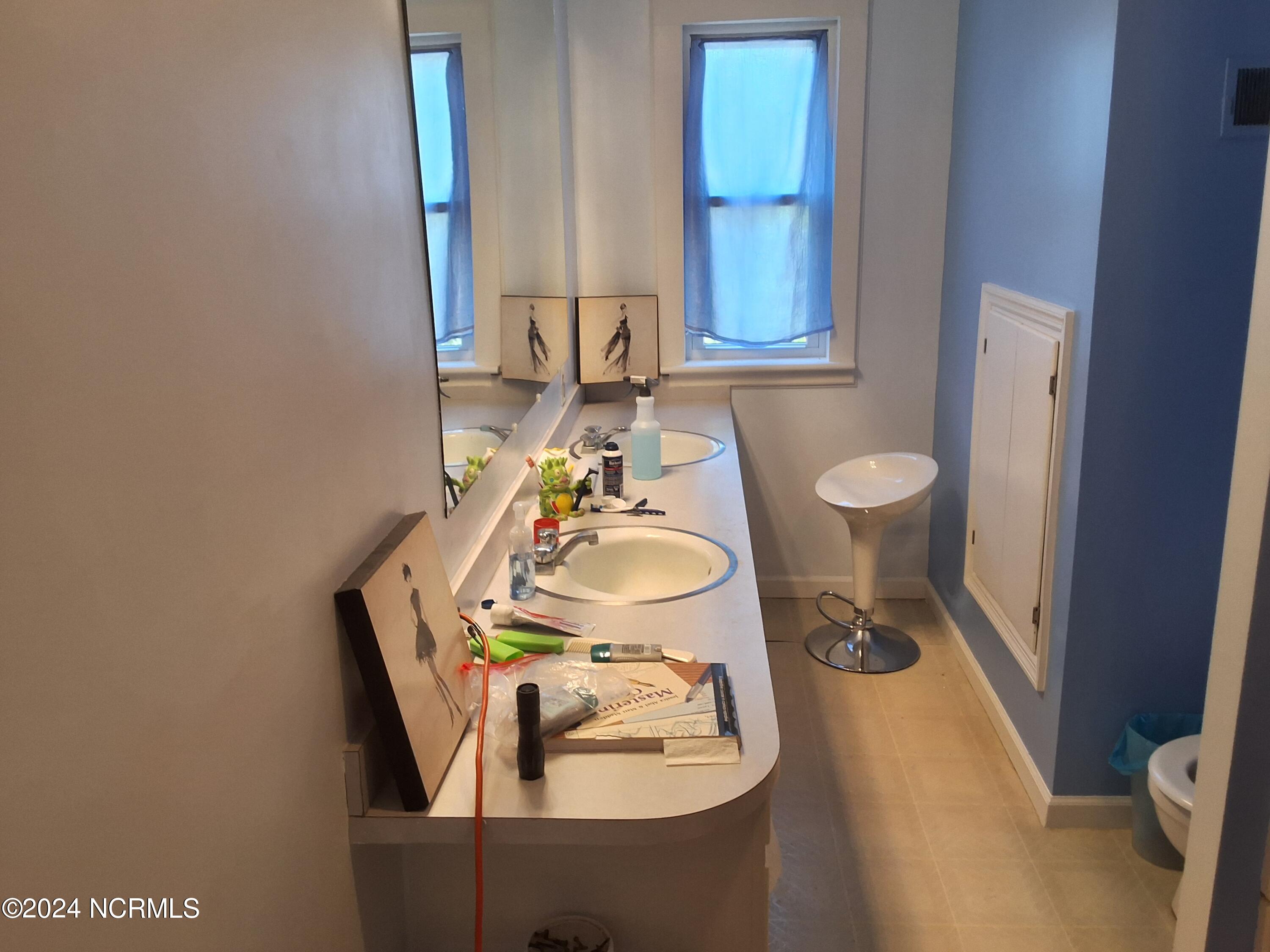 201 E Bell Street Property Photo 15