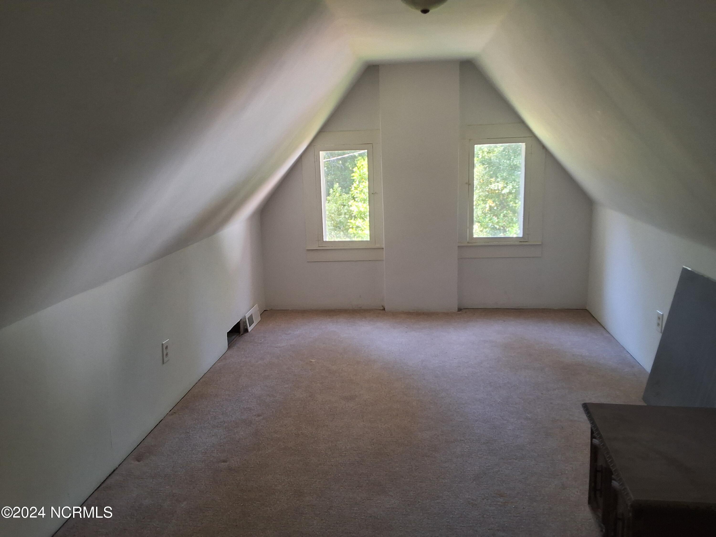 201 E Bell Street Property Photo 19