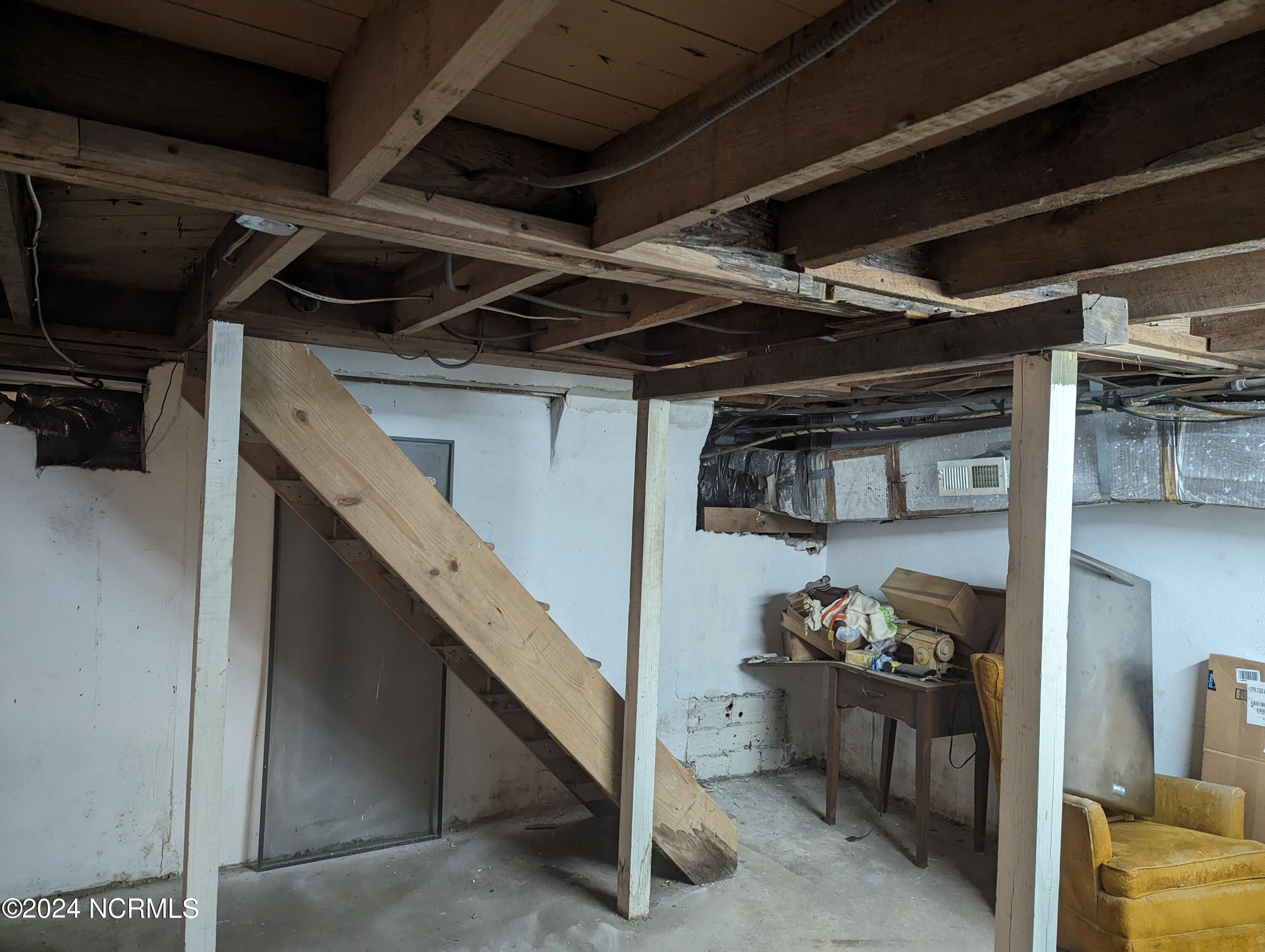 201 E Bell Street Property Photo 39